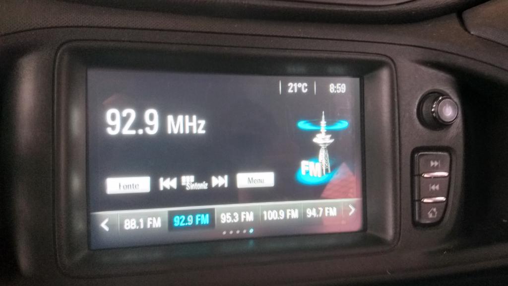 CHEVROLET Onix Hatch - Foto