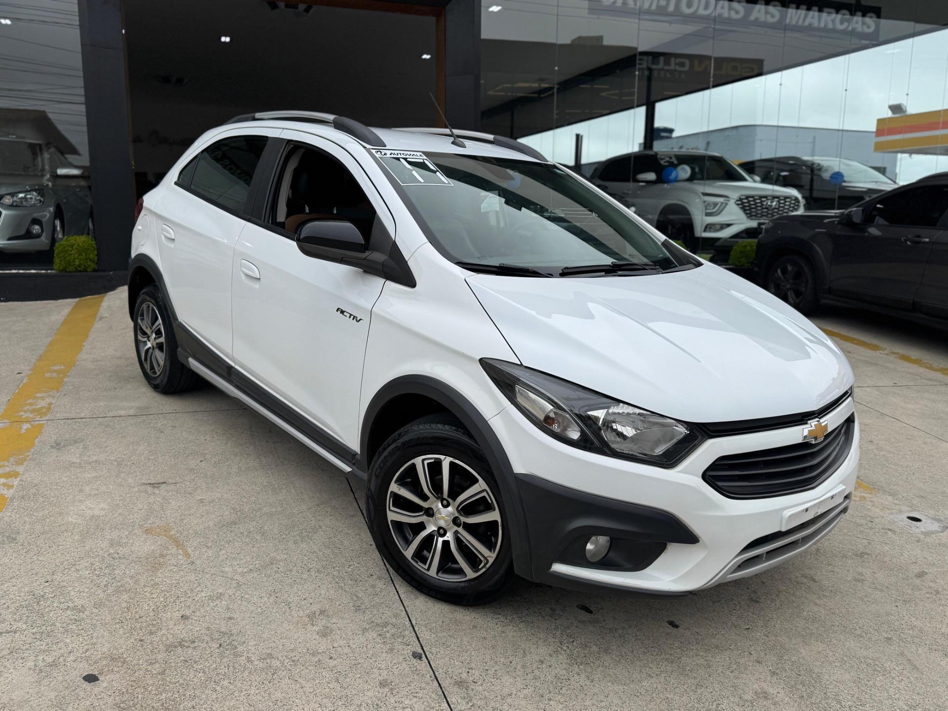 CHEVROLET Onix Hatch - Foto