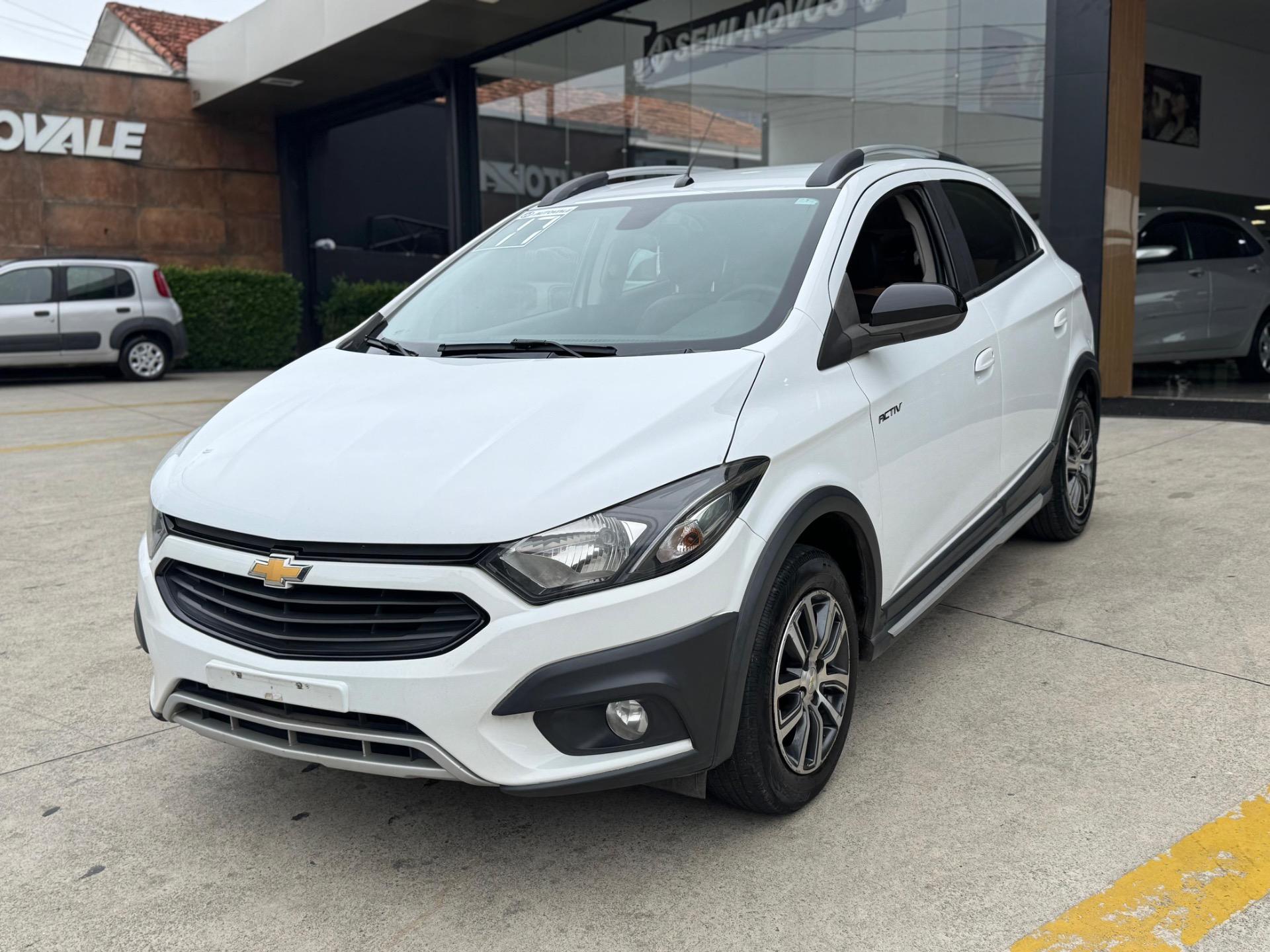 CHEVROLET Onix Hatch - Foto