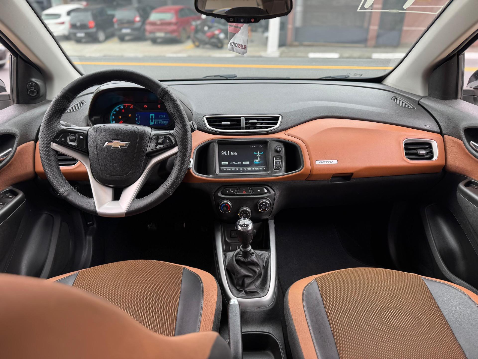 CHEVROLET Onix Hatch - Foto