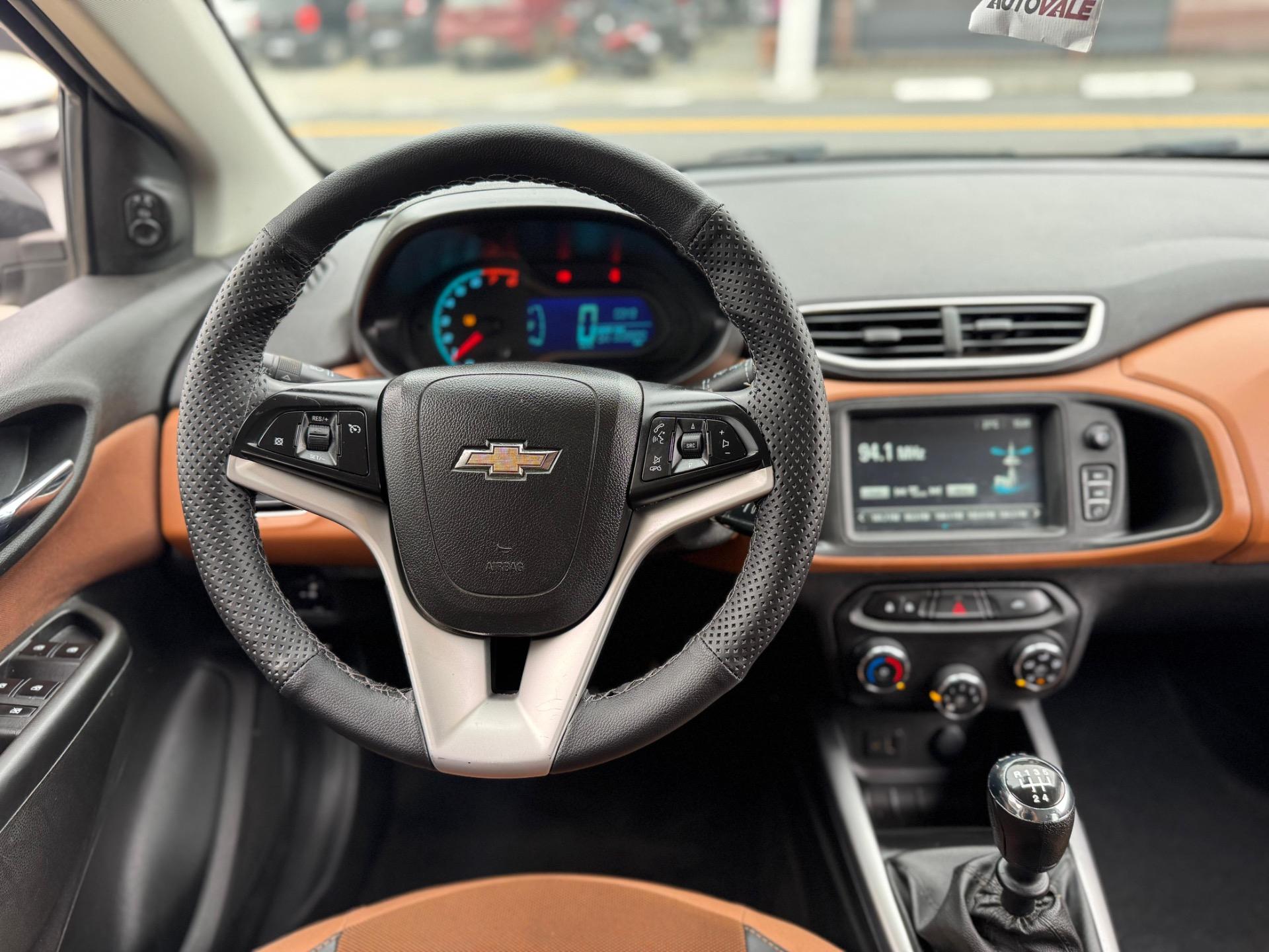 CHEVROLET Onix Hatch - Foto