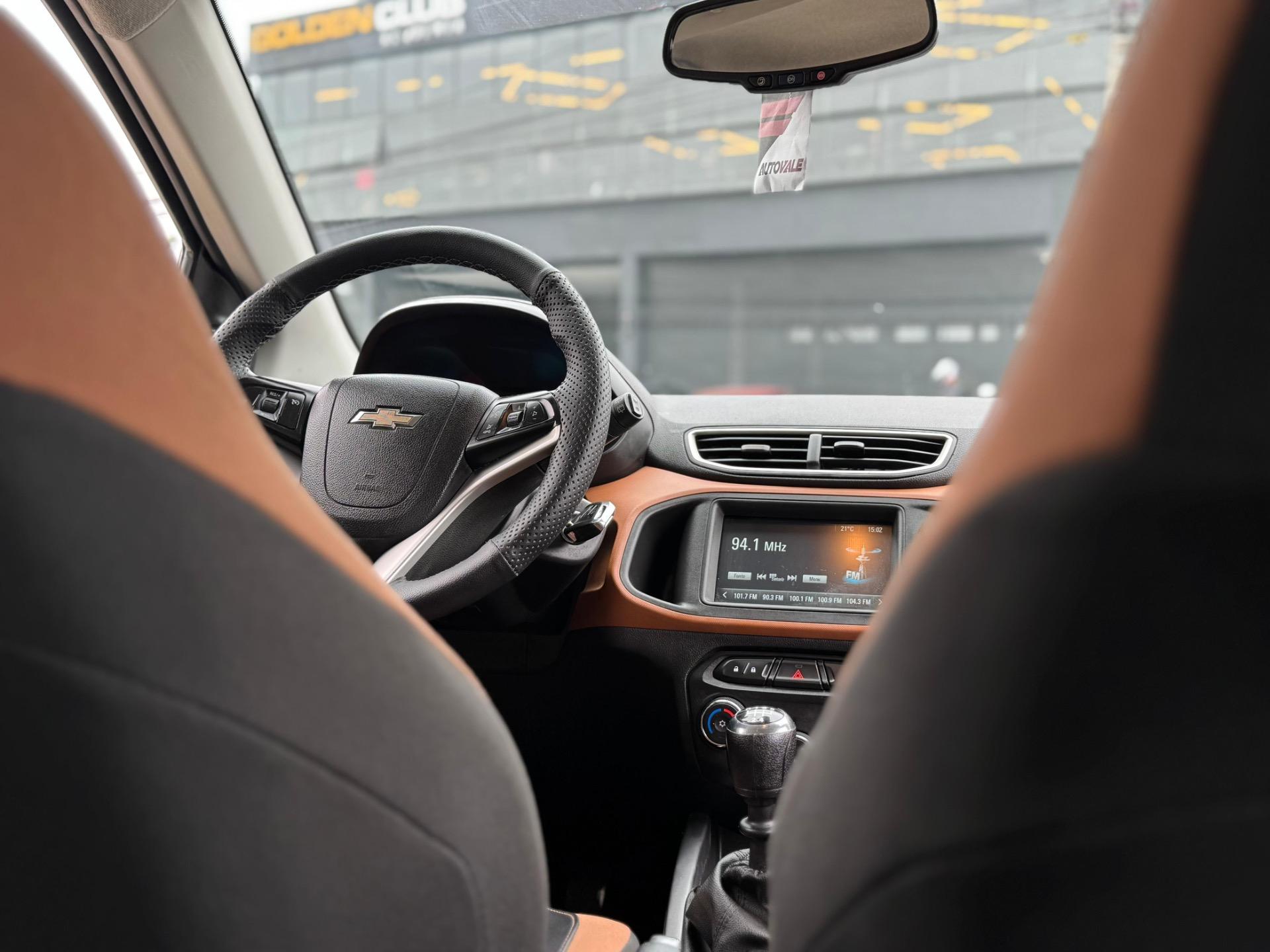 CHEVROLET Onix Hatch - Foto