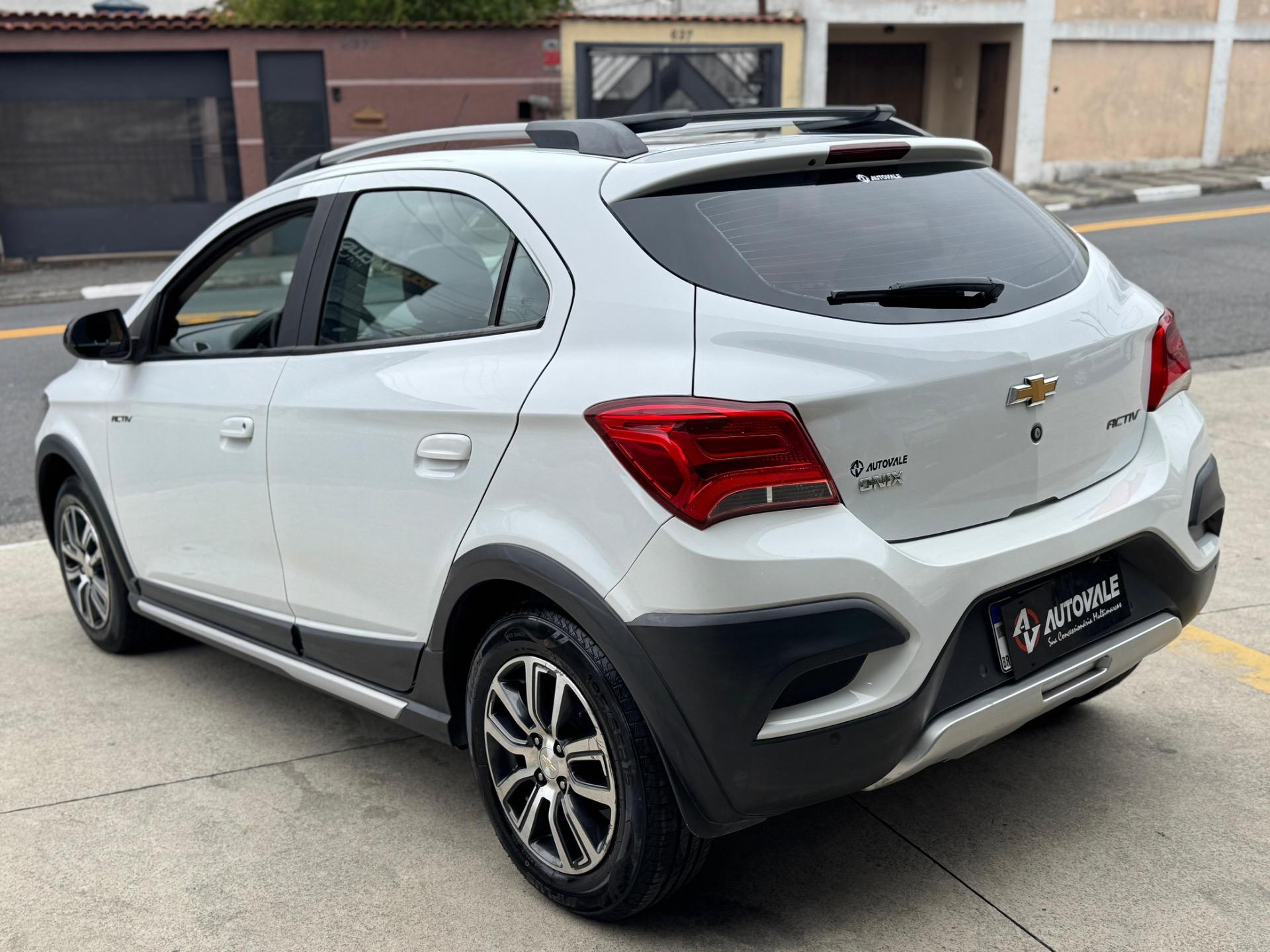 CHEVROLET Onix Hatch - Foto