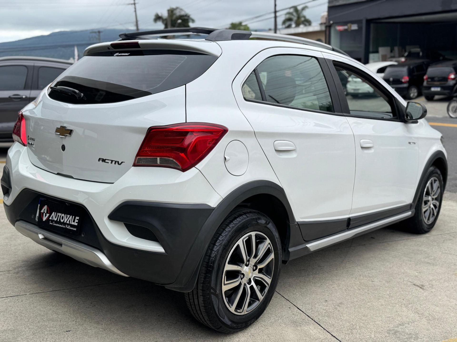 CHEVROLET Onix Hatch - Foto