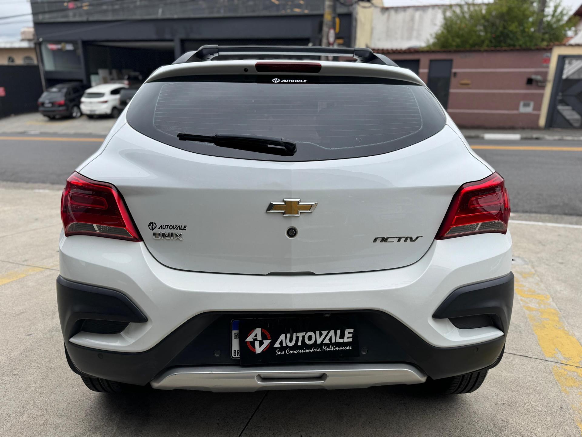 CHEVROLET Onix Hatch - Foto