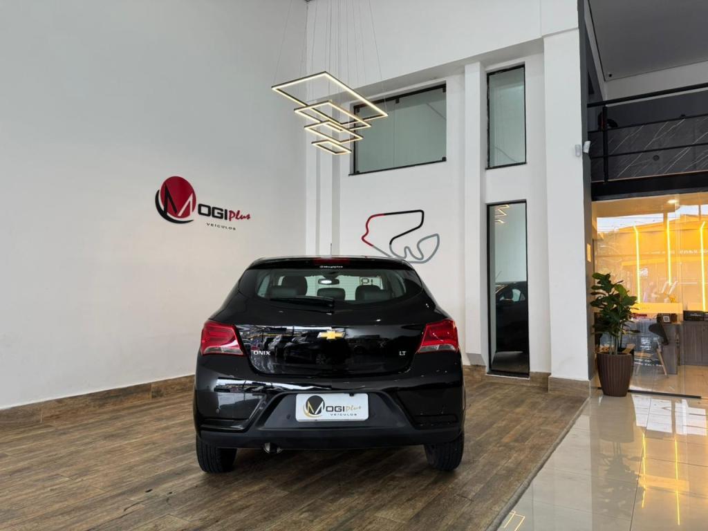 CHEVROLET Onix Hatch - Foto