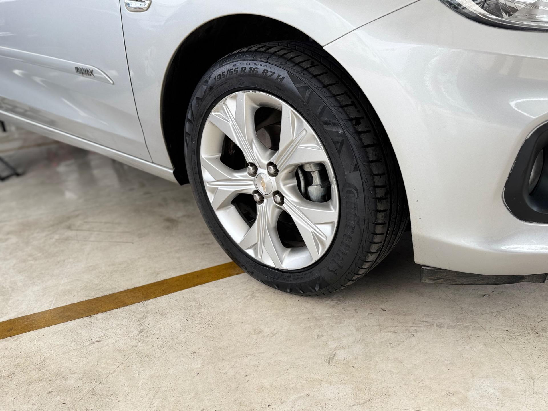 CHEVROLET Onix Hatch - Foto