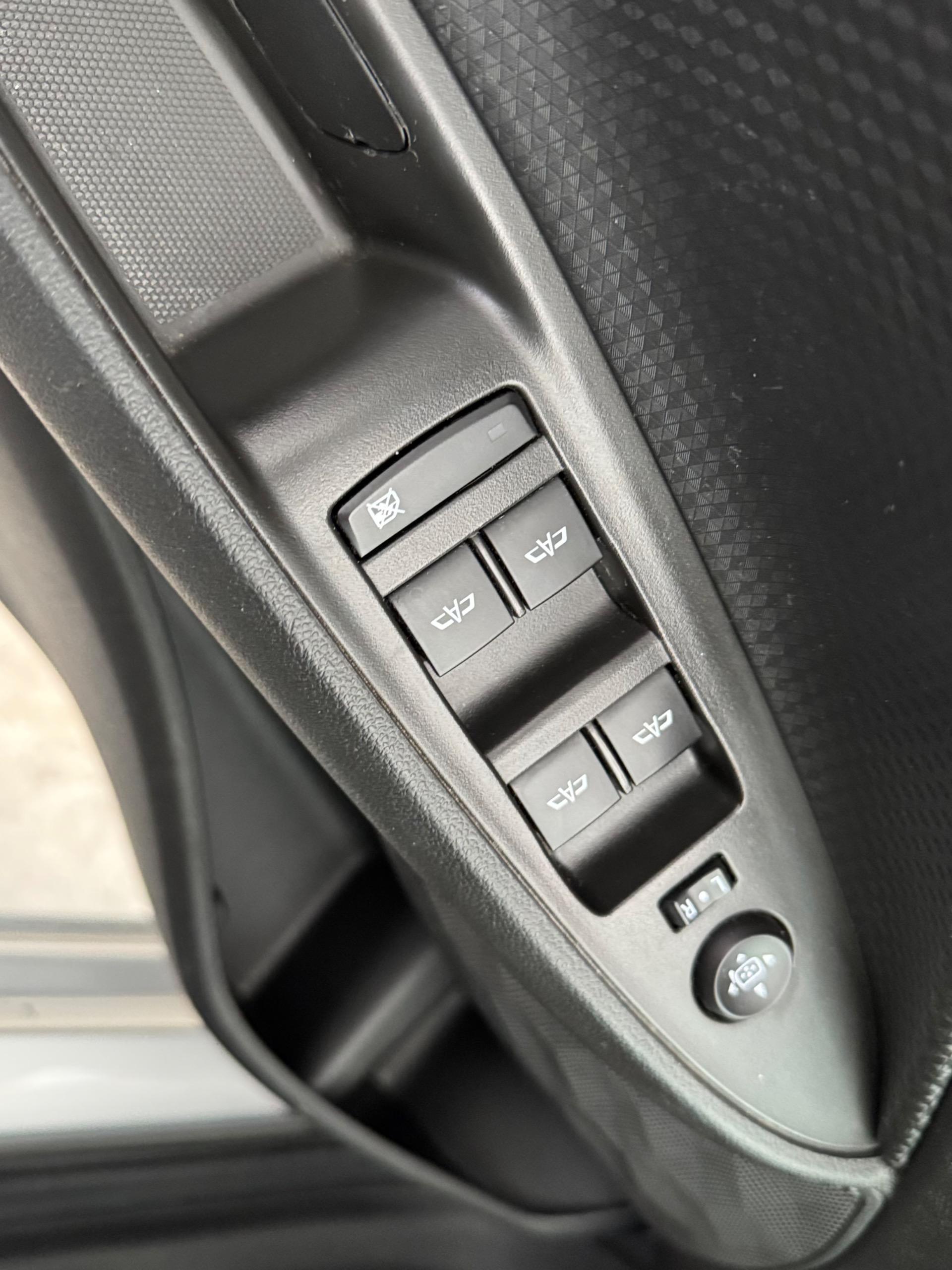 CHEVROLET Onix Hatch - Miniatura