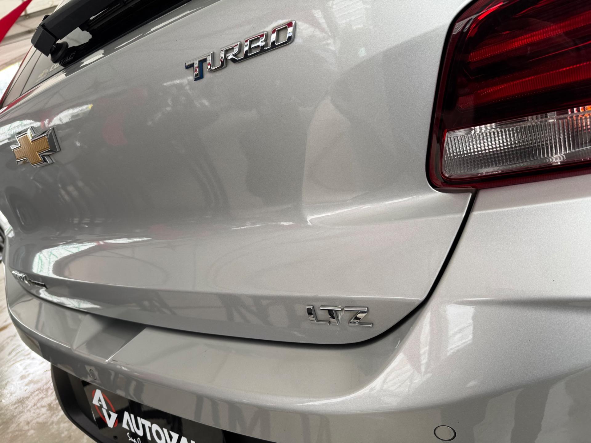 CHEVROLET Onix Hatch - Foto