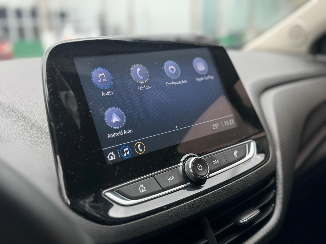 CHEVROLET Onix Hatch - Foto