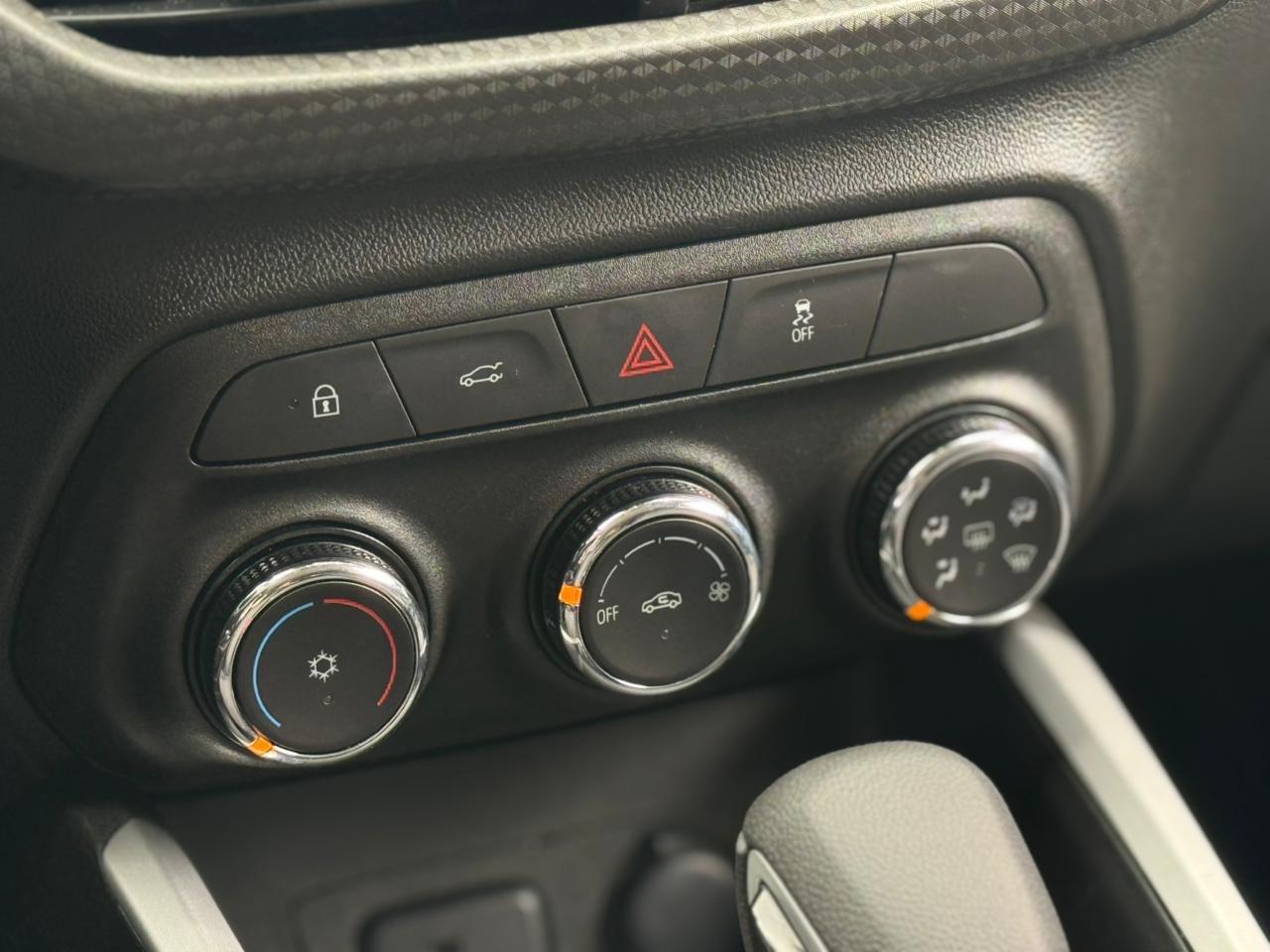 CHEVROLET Onix Hatch - Miniatura