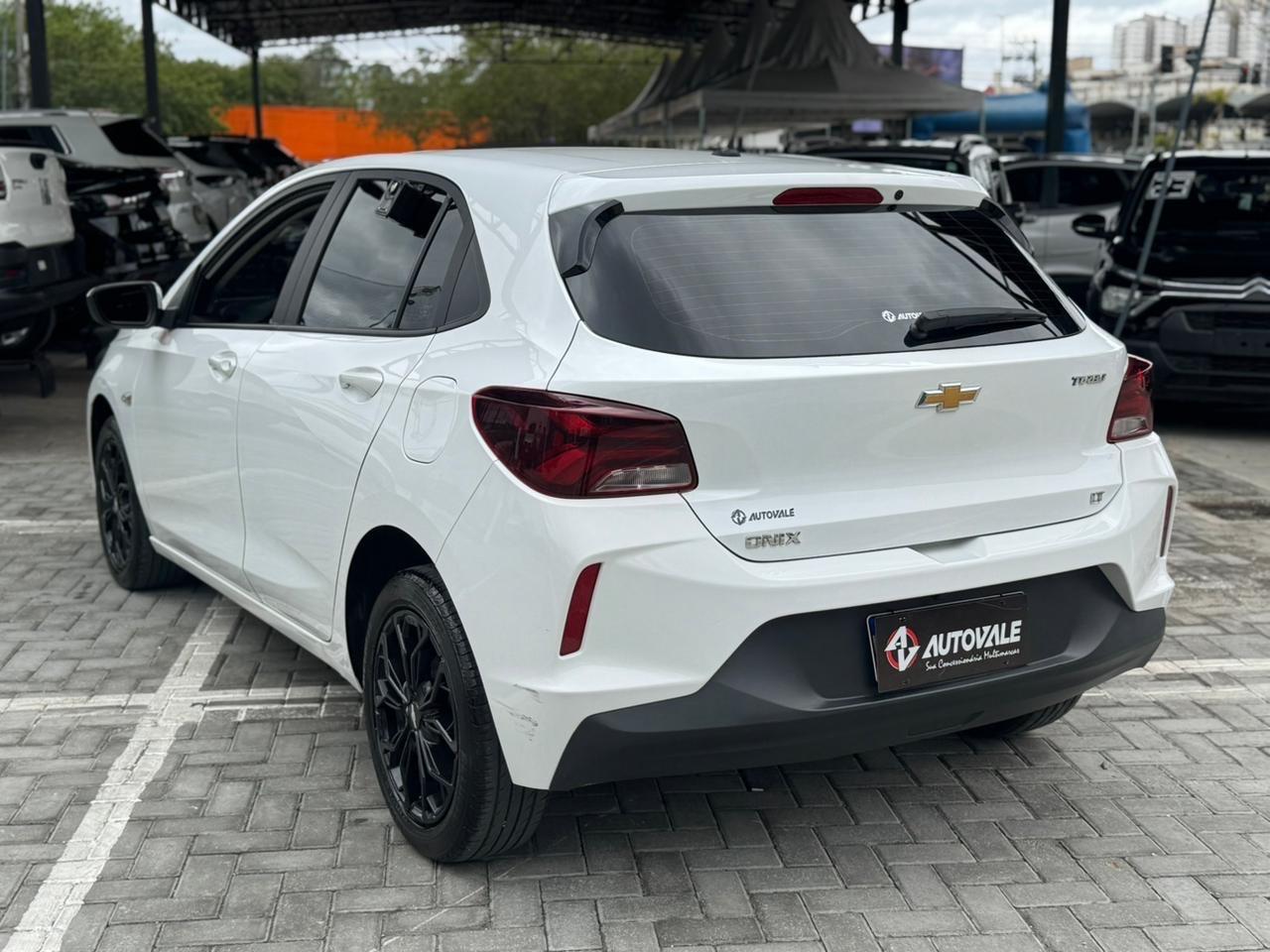 CHEVROLET Onix Hatch - Foto