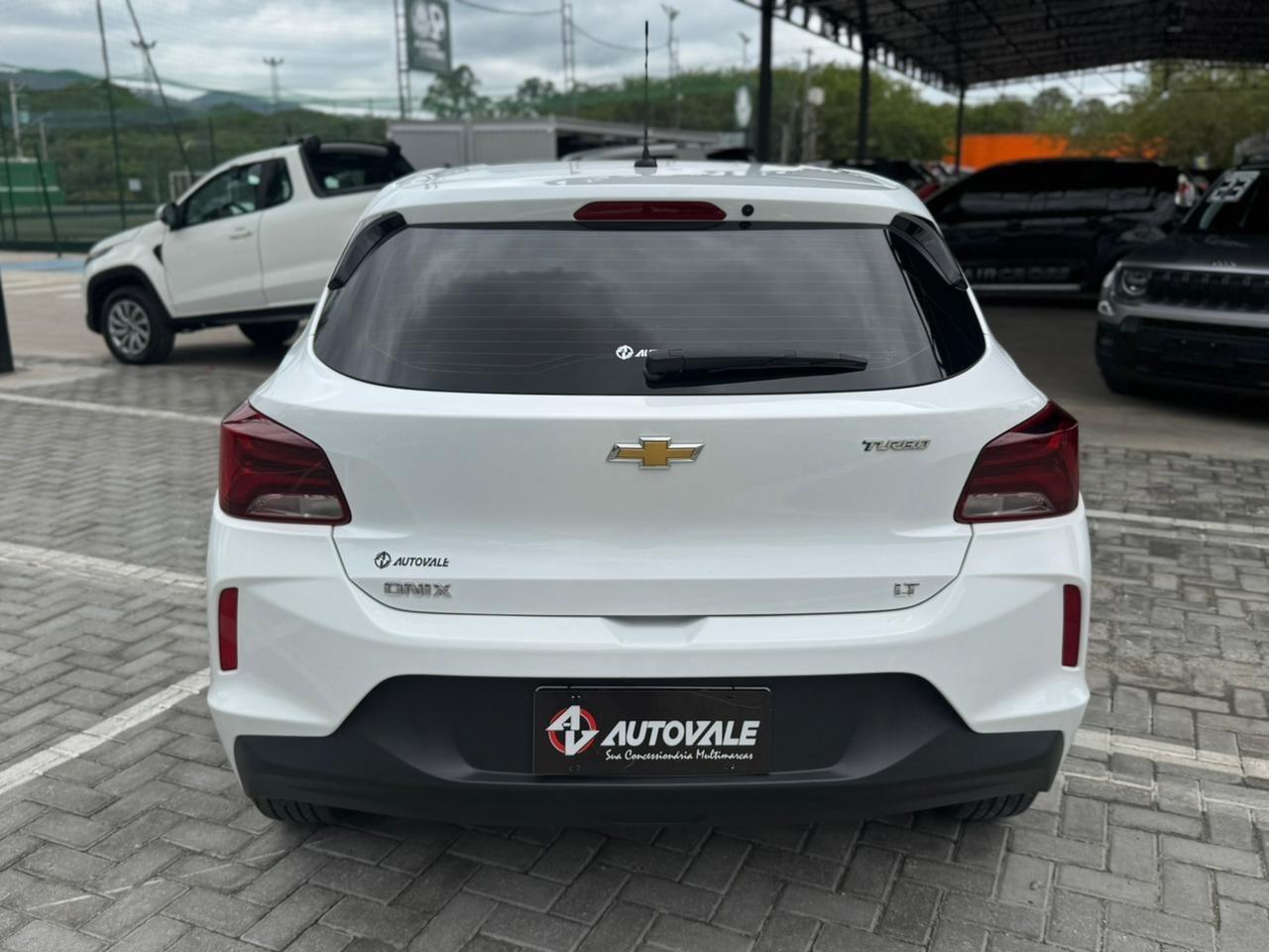 CHEVROLET Onix Hatch - Foto