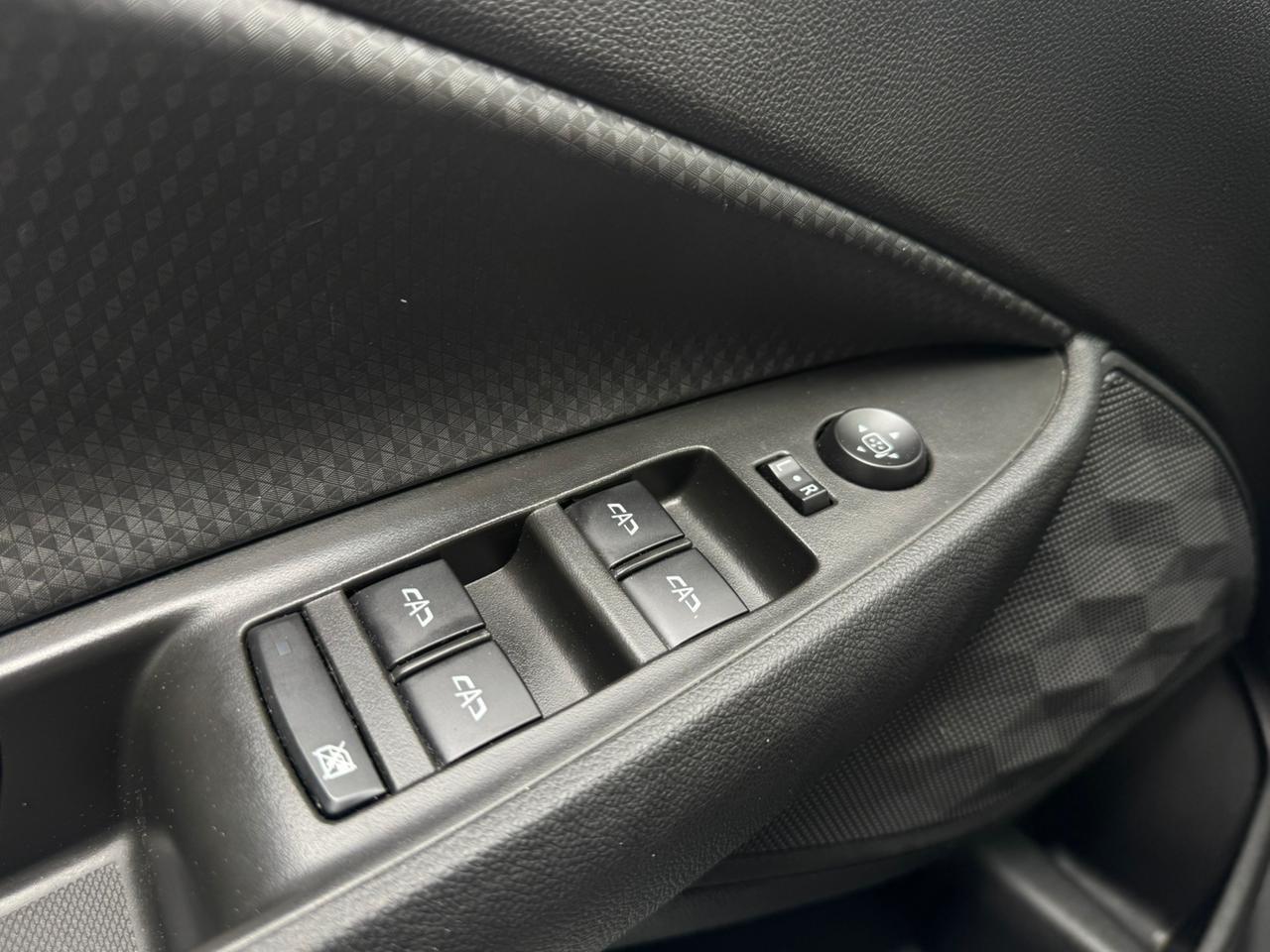 CHEVROLET Onix Hatch - Miniatura