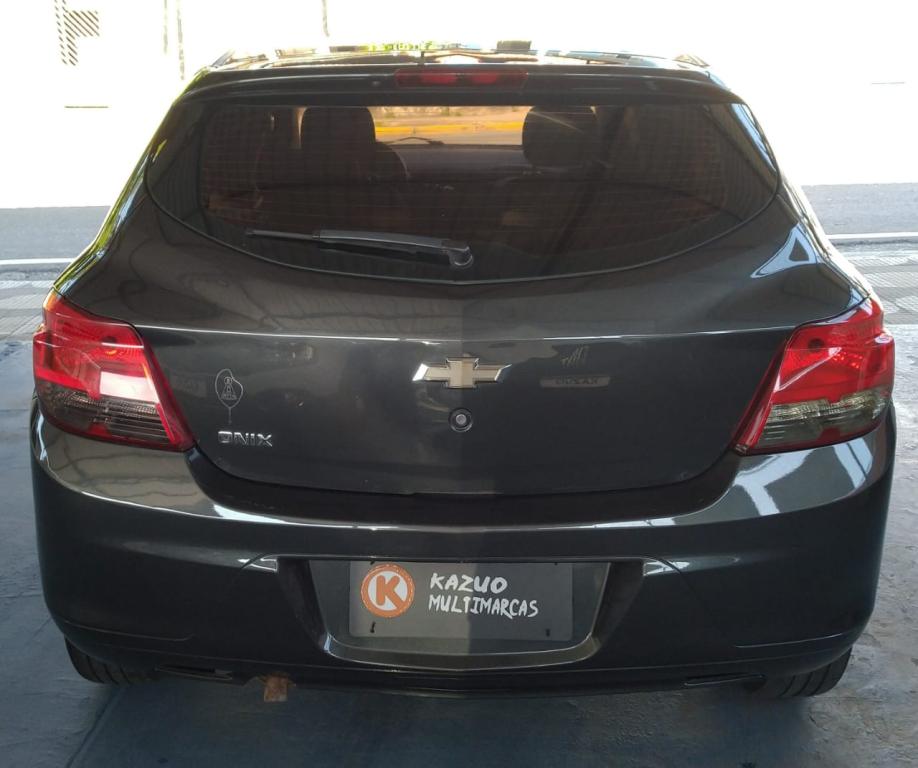 CHEVROLET Onix Hatch - Foto