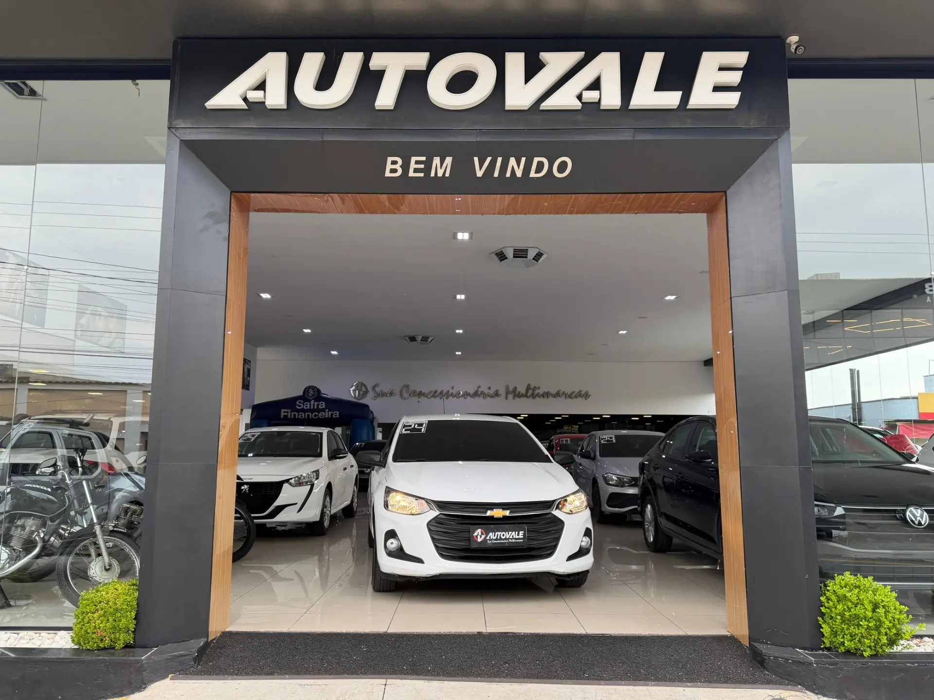 CHEVROLET Onix Hatch - Foto