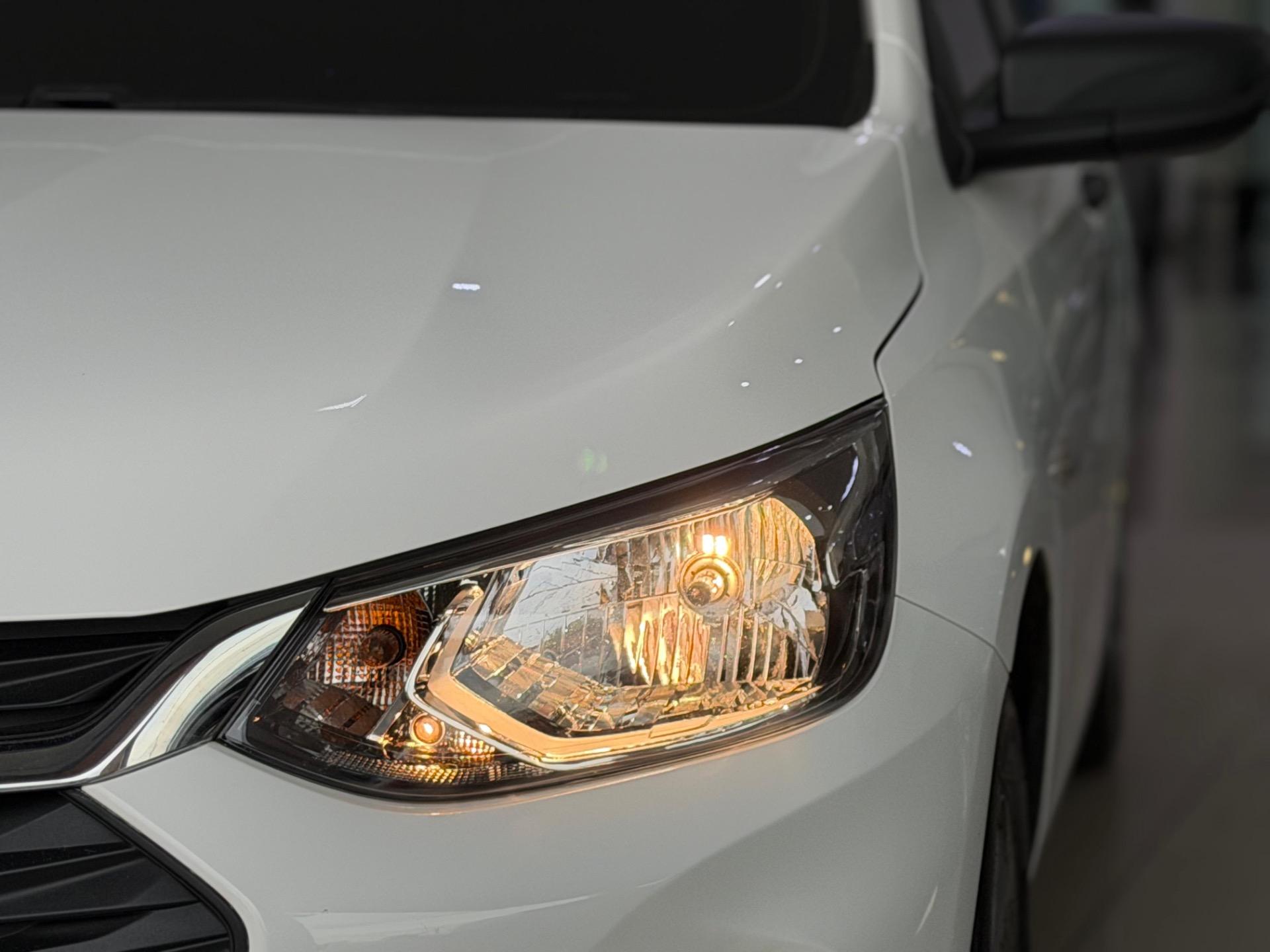 CHEVROLET Onix Hatch - Foto