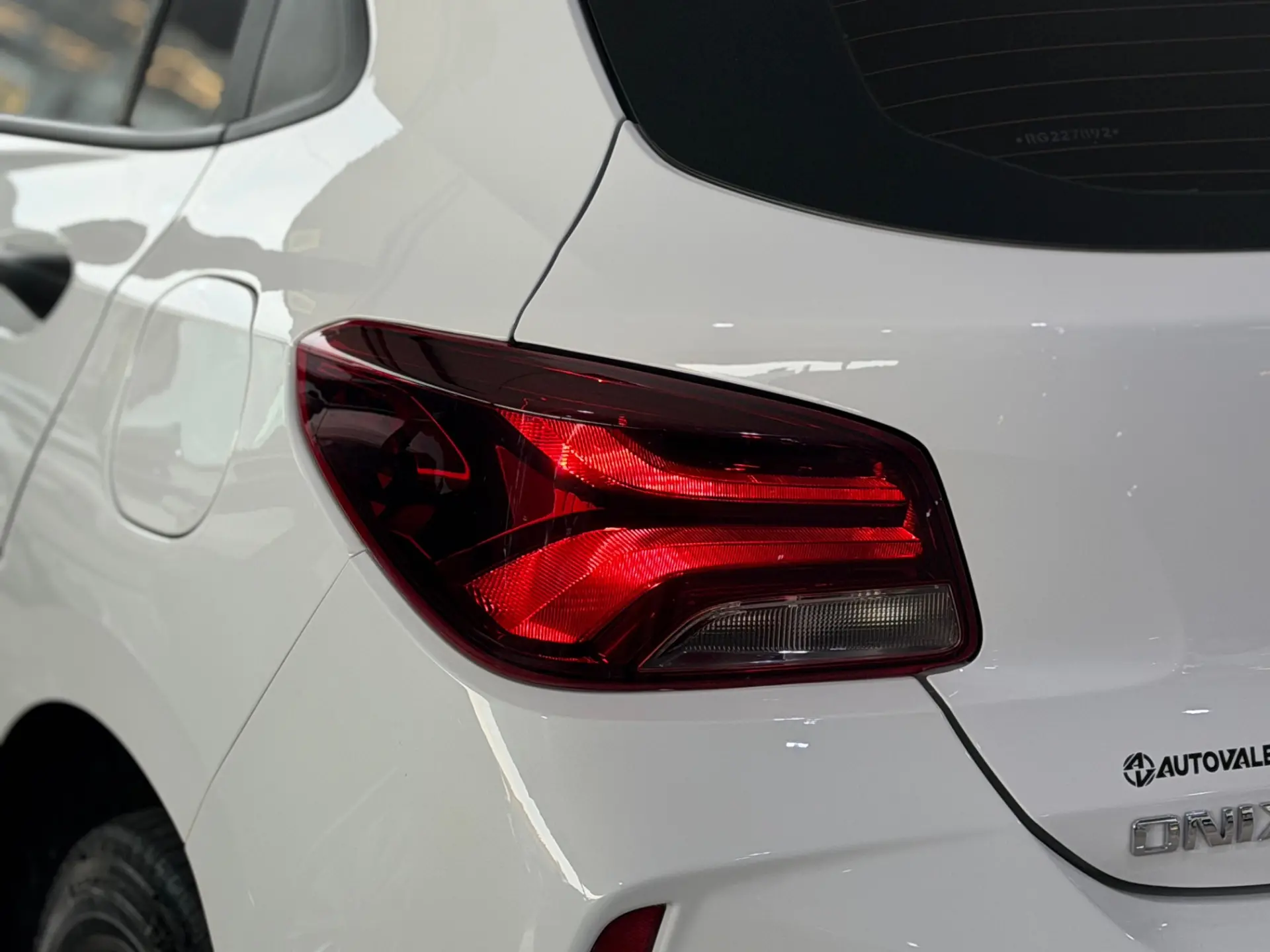 CHEVROLET Onix Hatch - Foto