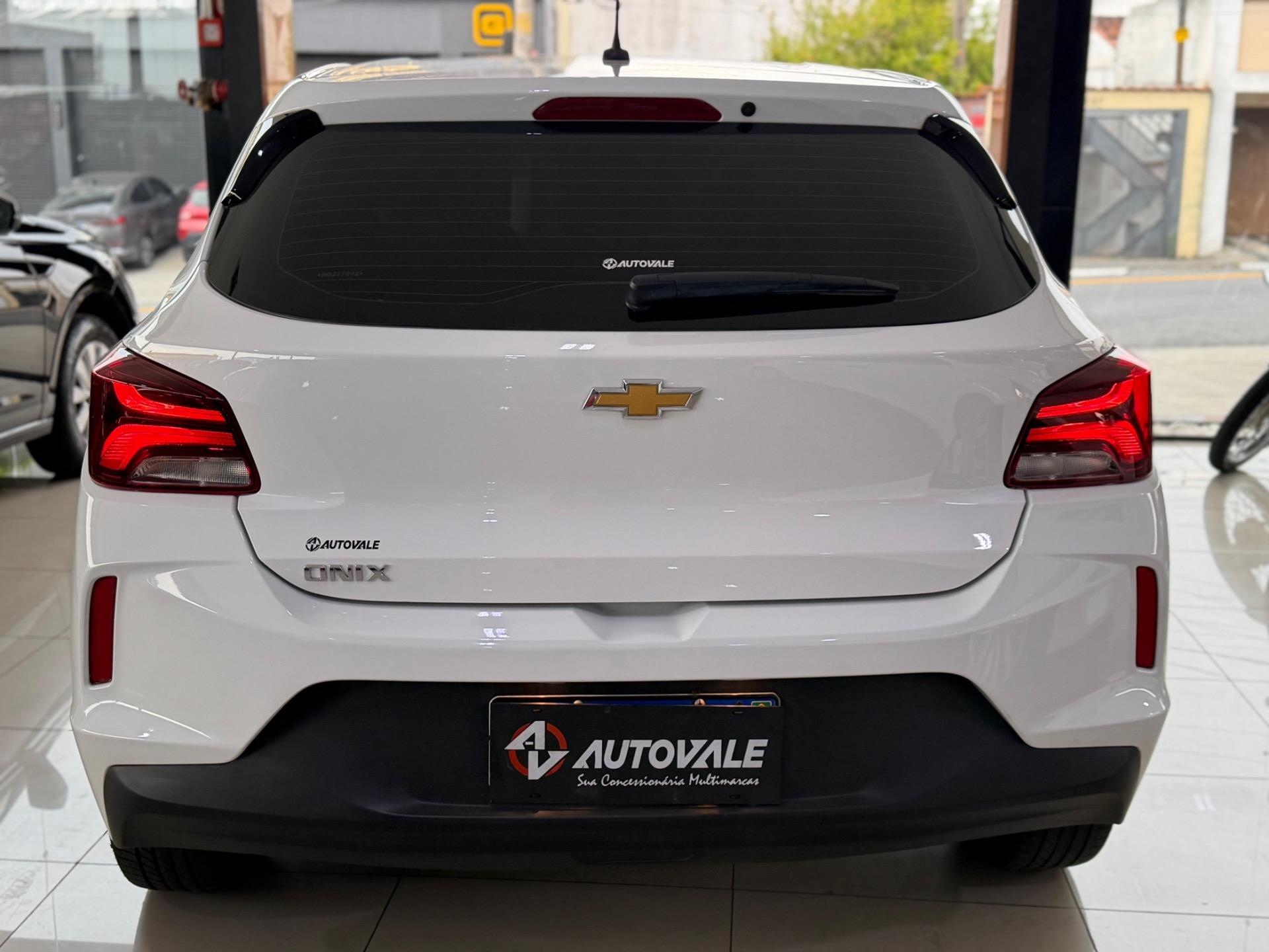 CHEVROLET Onix Hatch - Foto