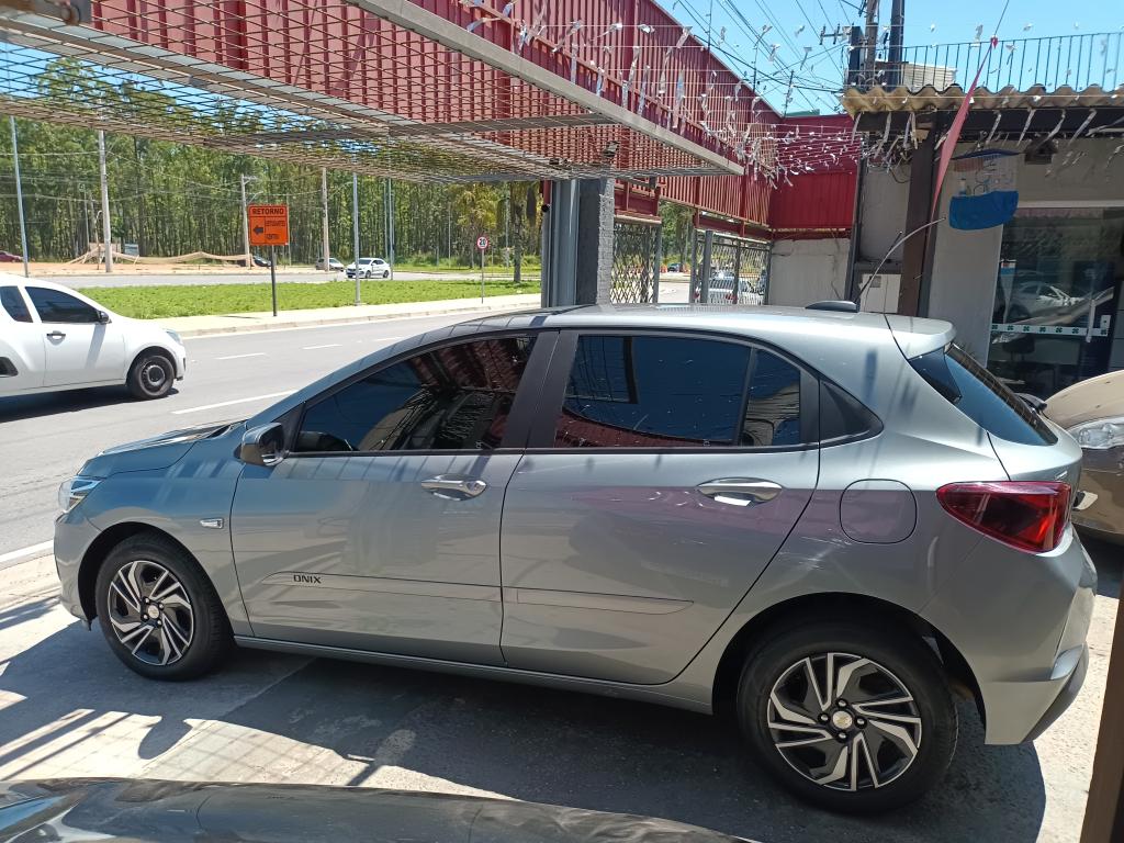 CHEVROLET Onix Hatch - Foto