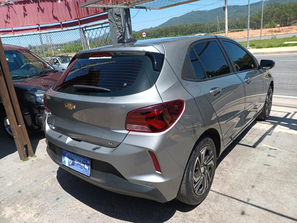 CHEVROLET Onix Hatch - Foto