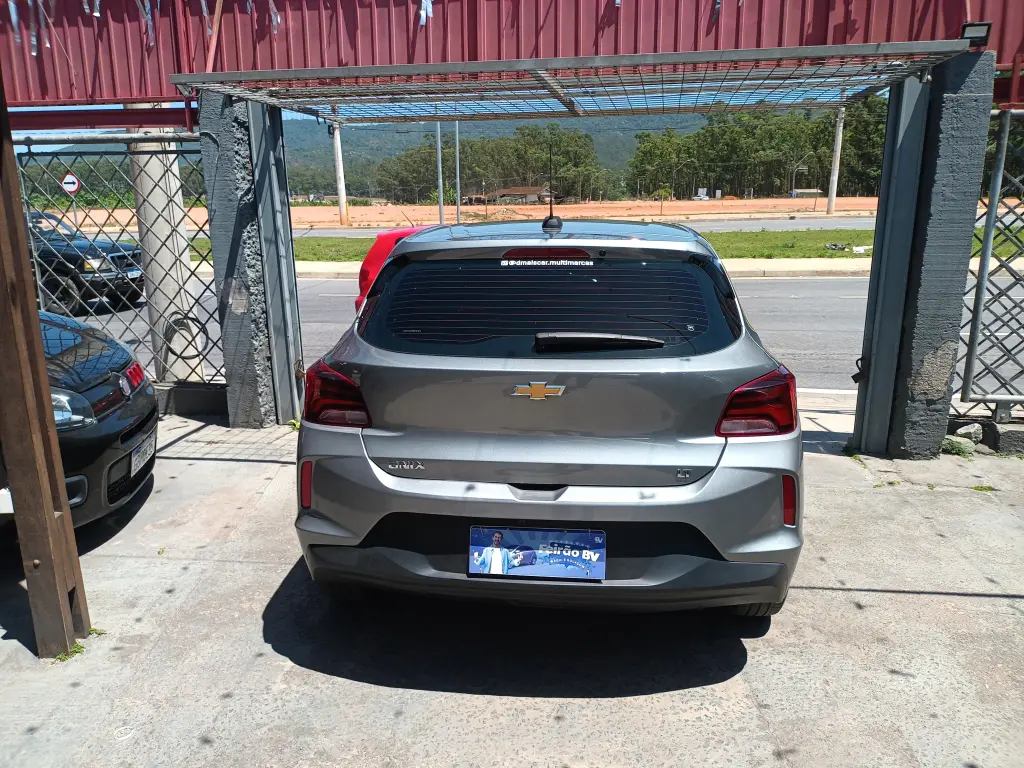 CHEVROLET Onix Hatch - Foto