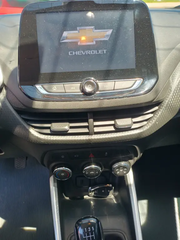 CHEVROLET Onix Hatch - Foto