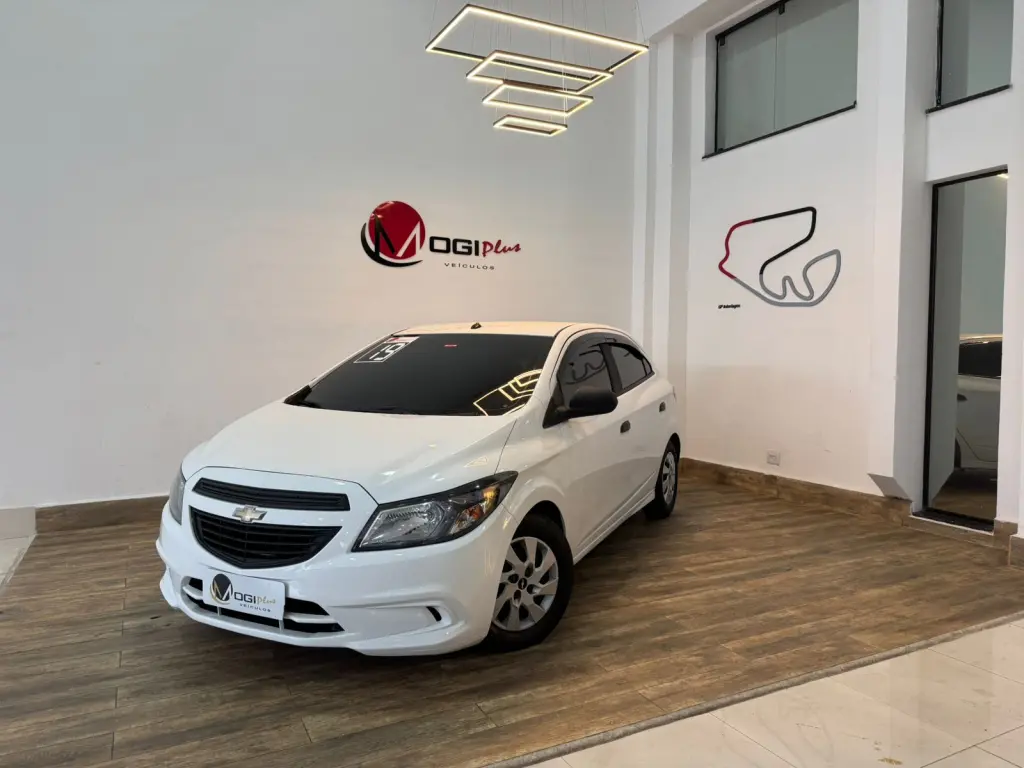 CHEVROLET Onix Hatch - Foto