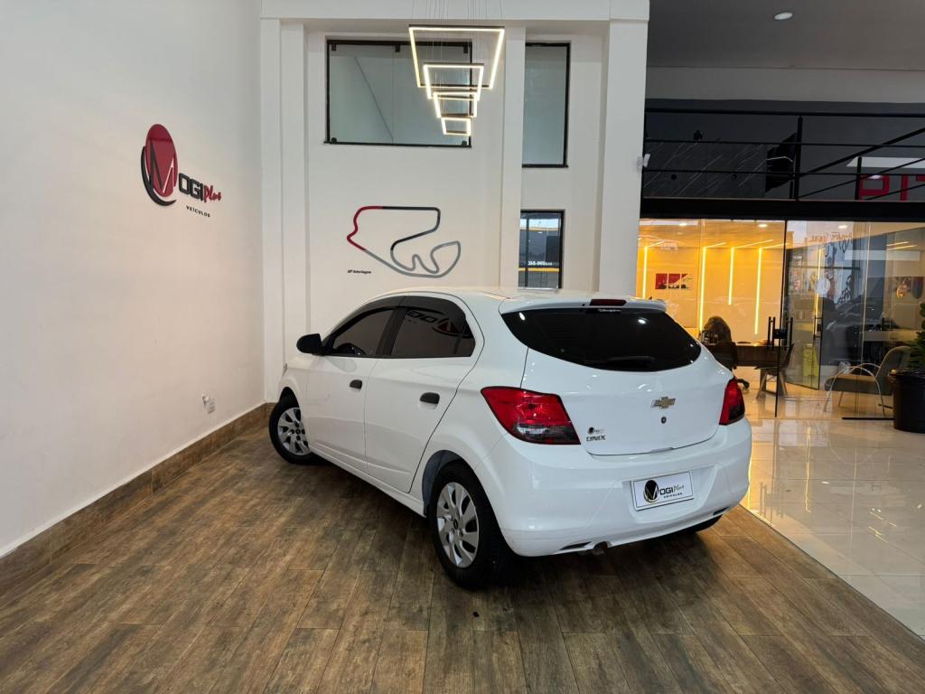 CHEVROLET Onix Hatch - Foto