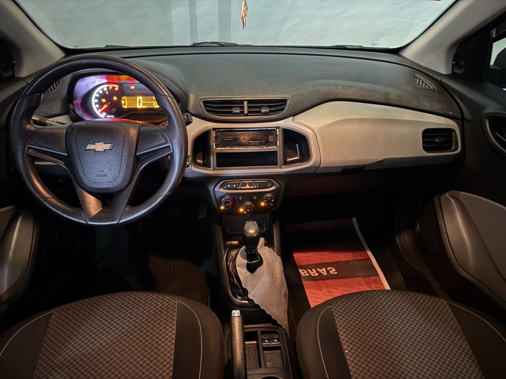 CHEVROLET Onix Hatch - Foto