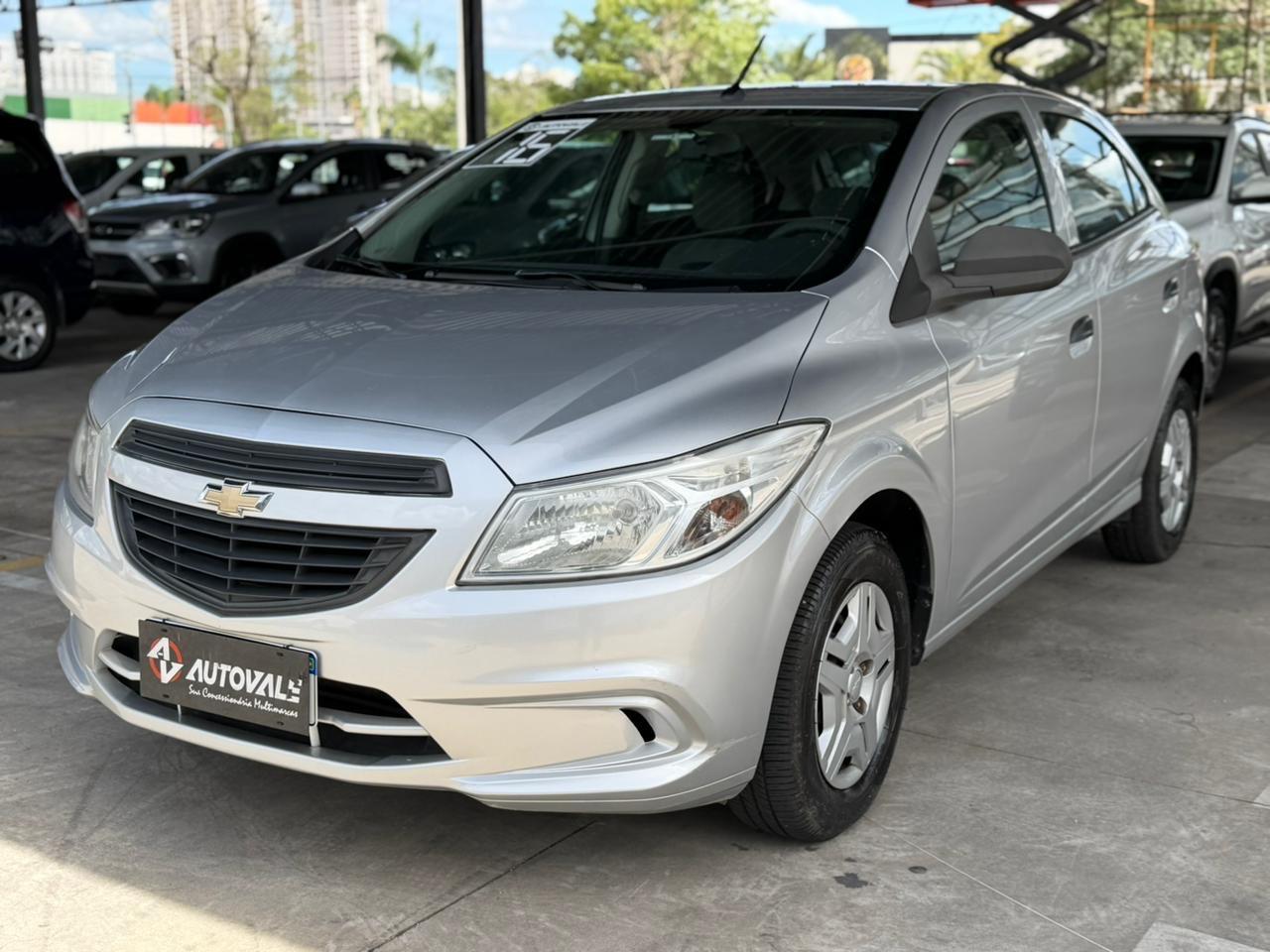 CHEVROLET Onix Hatch - Foto