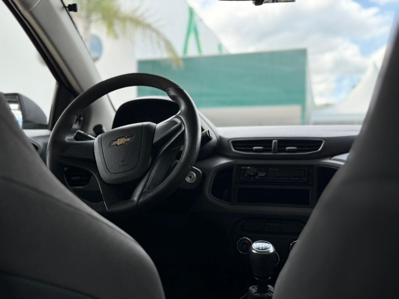 CHEVROLET Onix Hatch - Foto