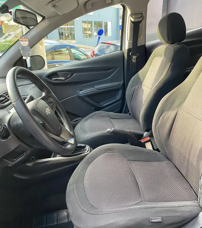 CHEVROLET Onix Hatch - Foto