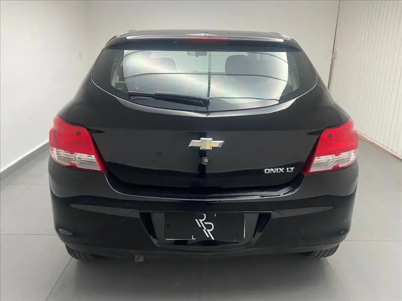 CHEVROLET Onix Hatch - Foto