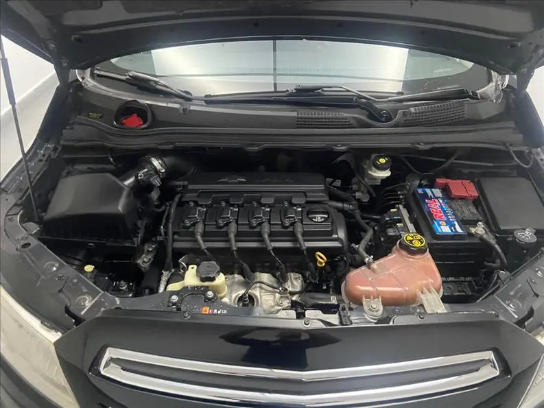 CHEVROLET Onix Hatch - Foto