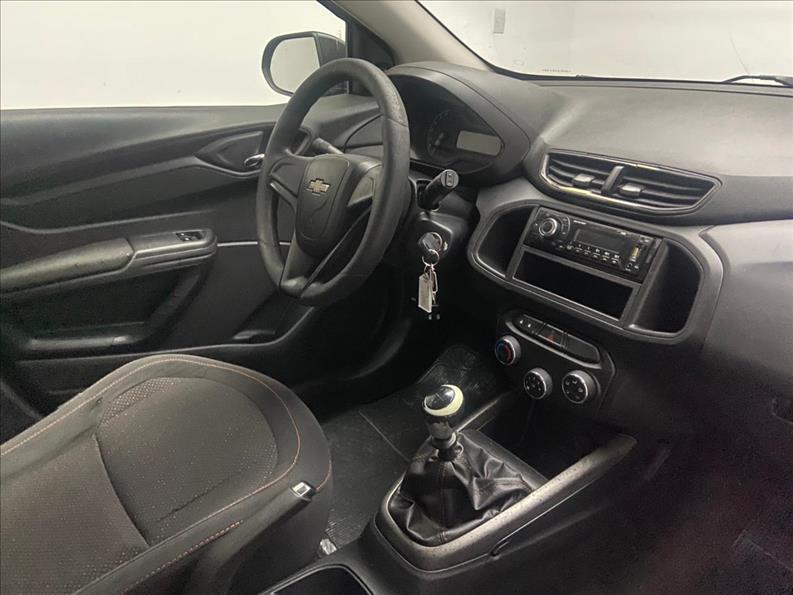 CHEVROLET Onix Hatch - Foto