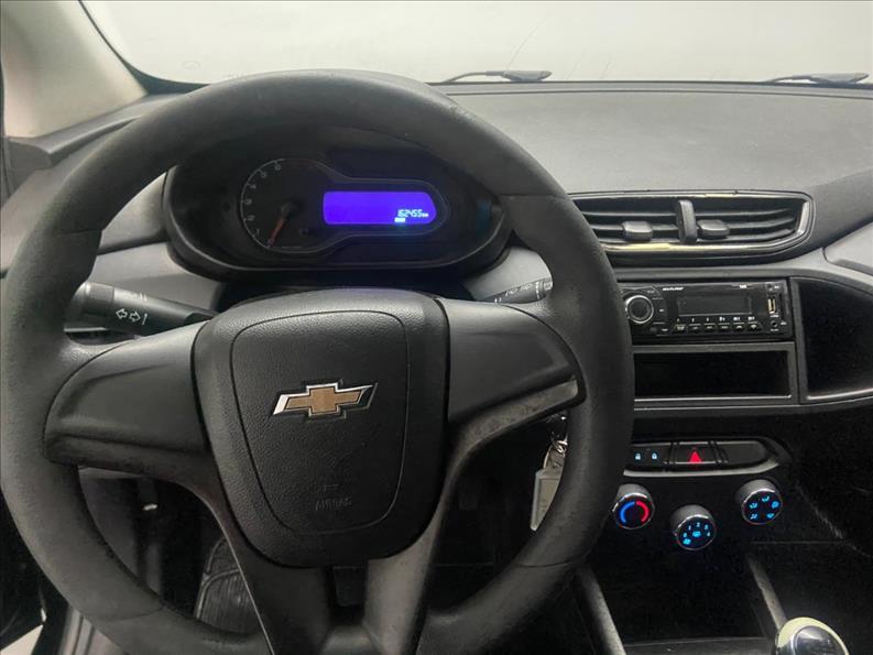 CHEVROLET Onix Hatch - Foto