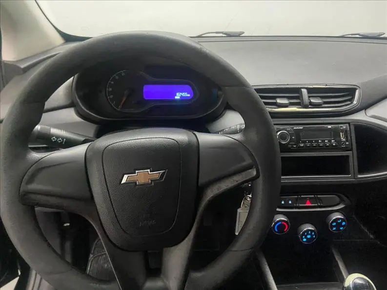 CHEVROLET Onix Hatch - Foto