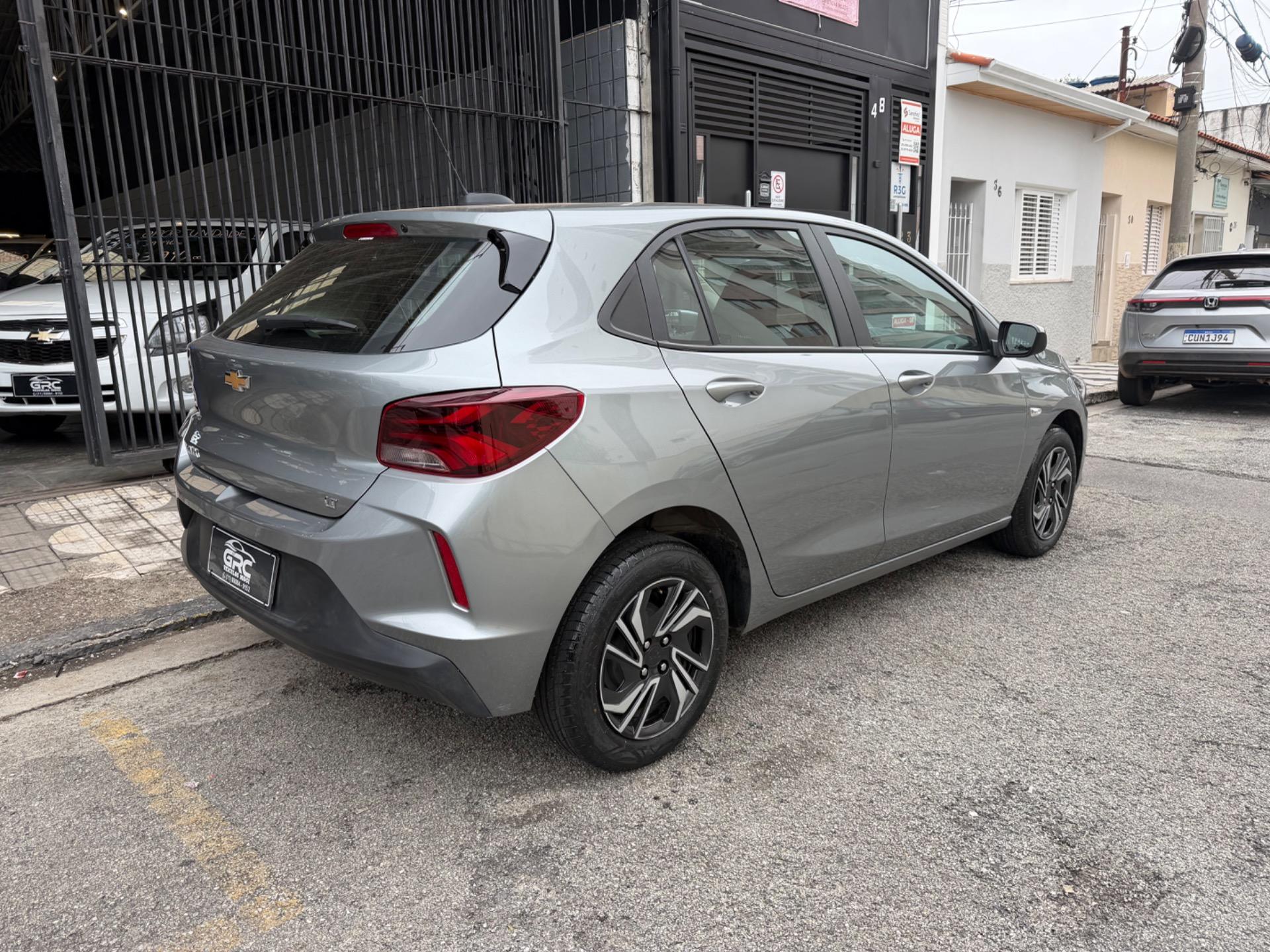 CHEVROLET Onix Hatch - Foto