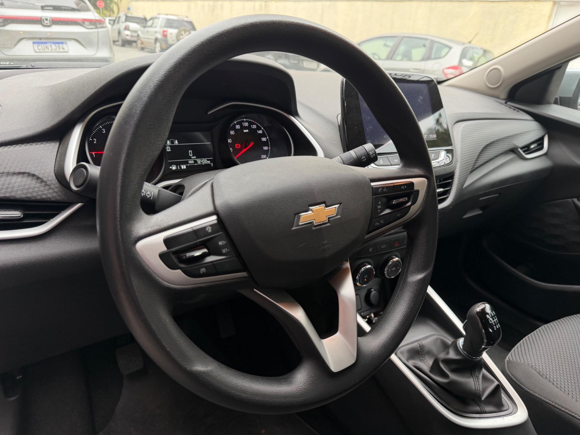 CHEVROLET Onix Hatch - Foto