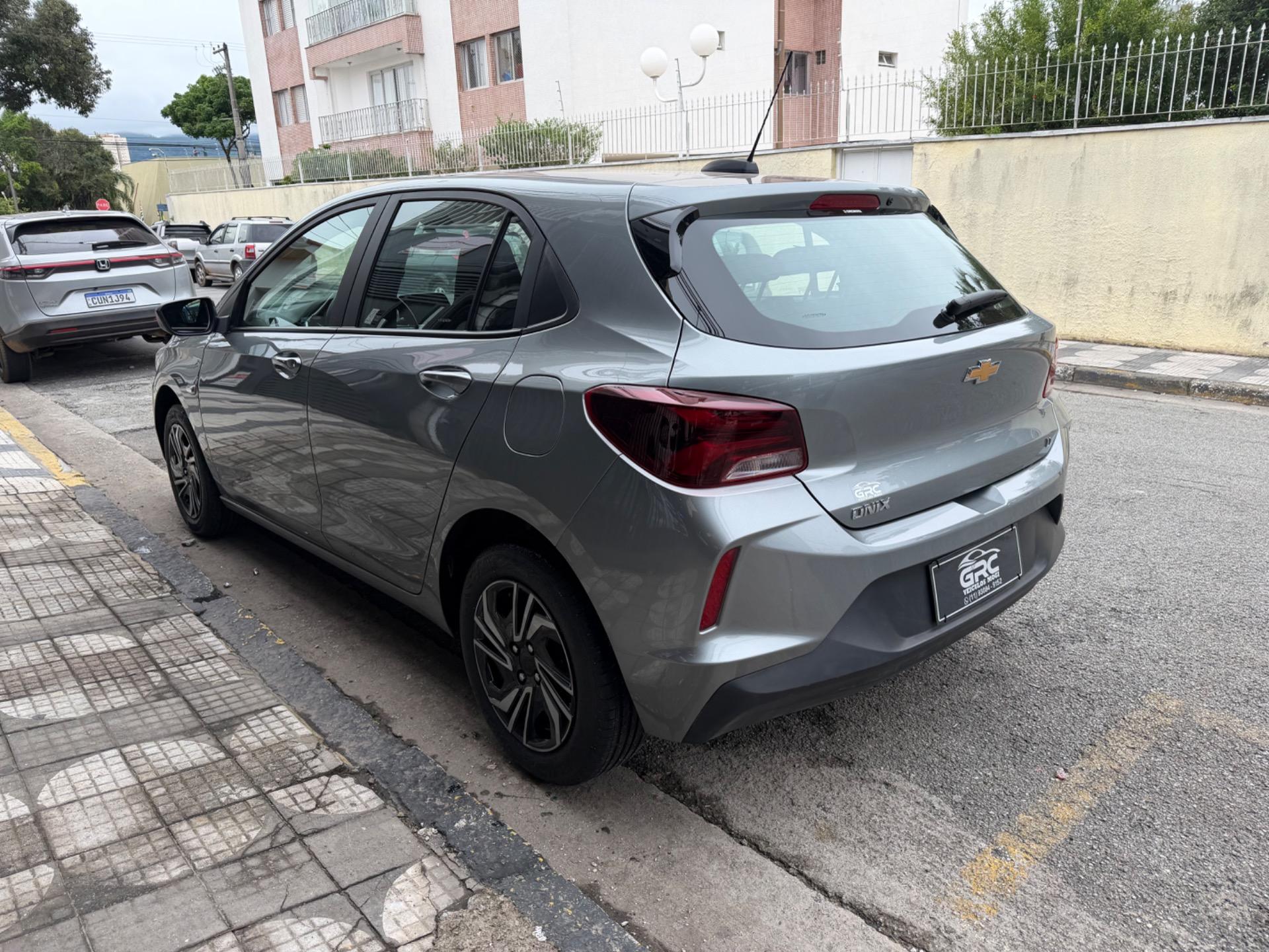 CHEVROLET Onix Hatch - Foto