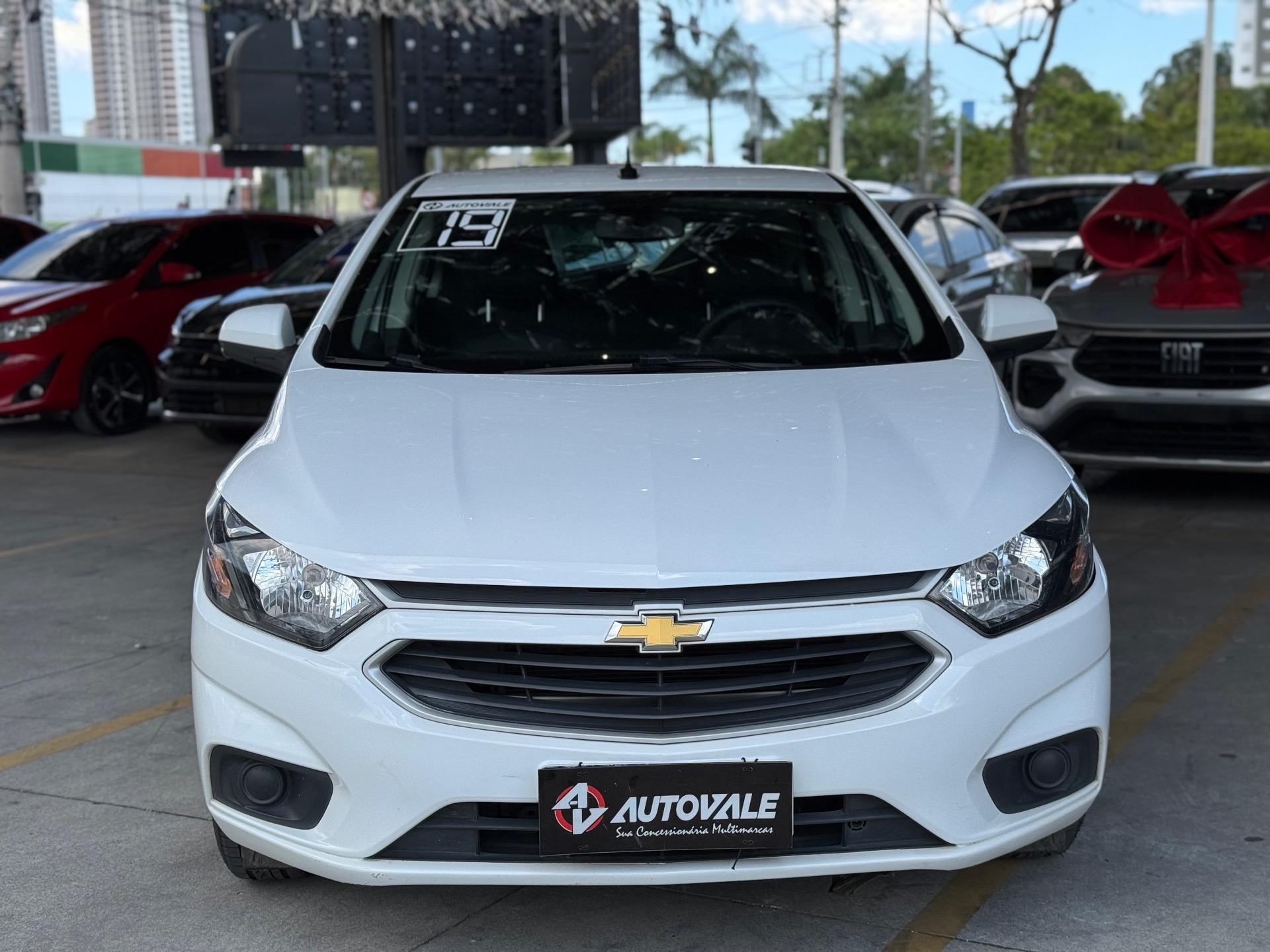 CHEVROLET Onix Hatch - Foto