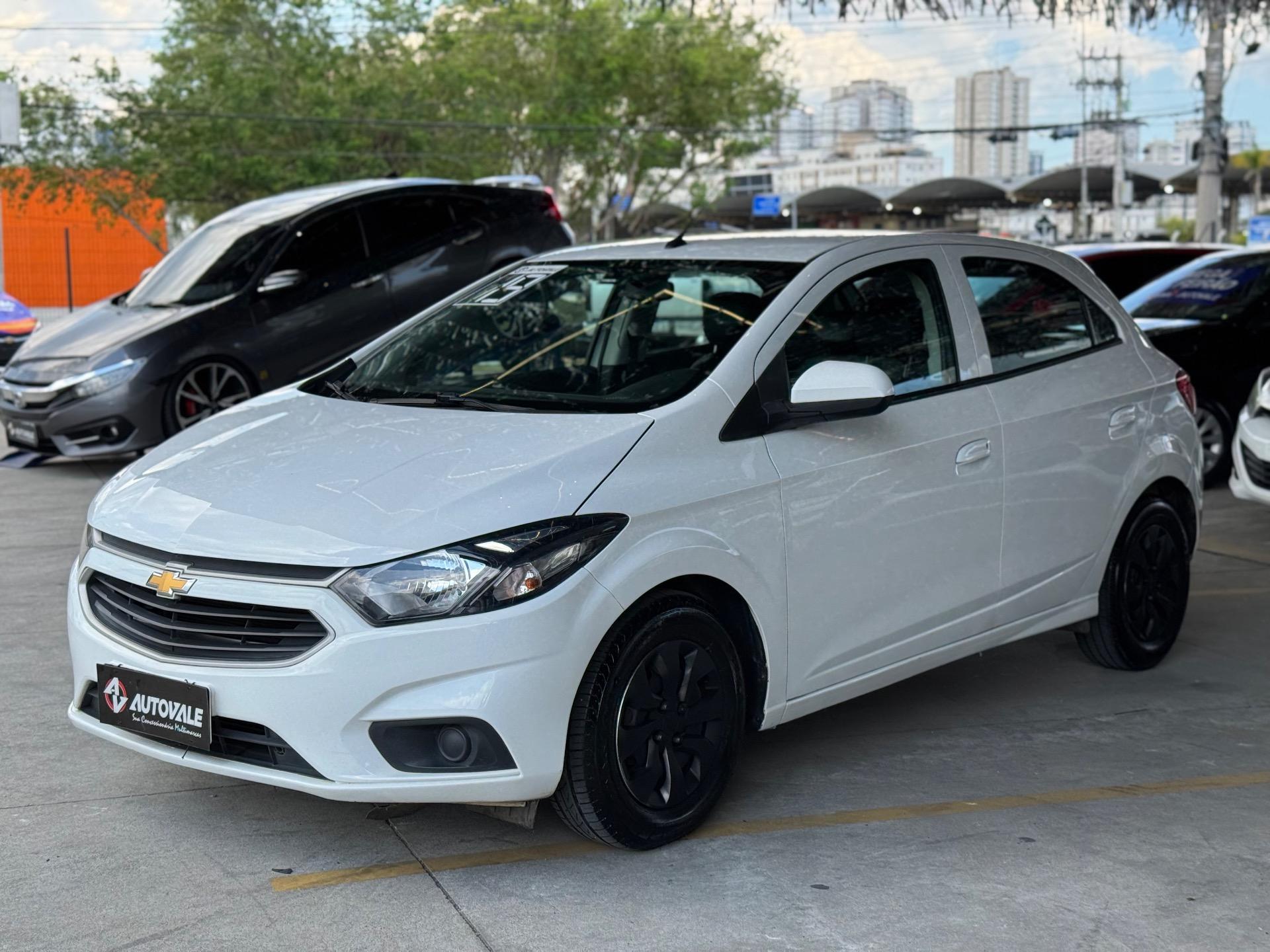 CHEVROLET Onix Hatch - Foto
