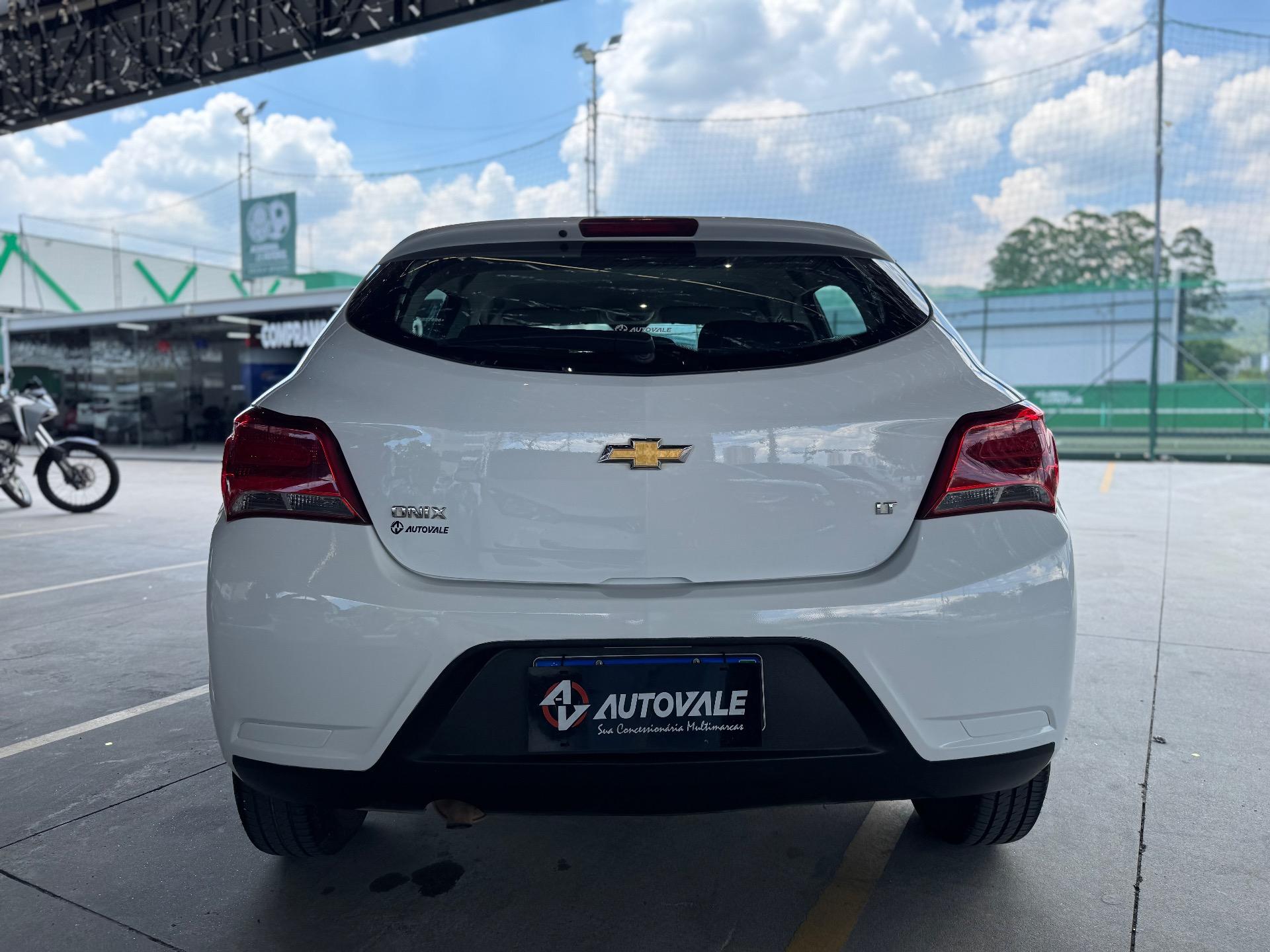 CHEVROLET Onix Hatch - Foto