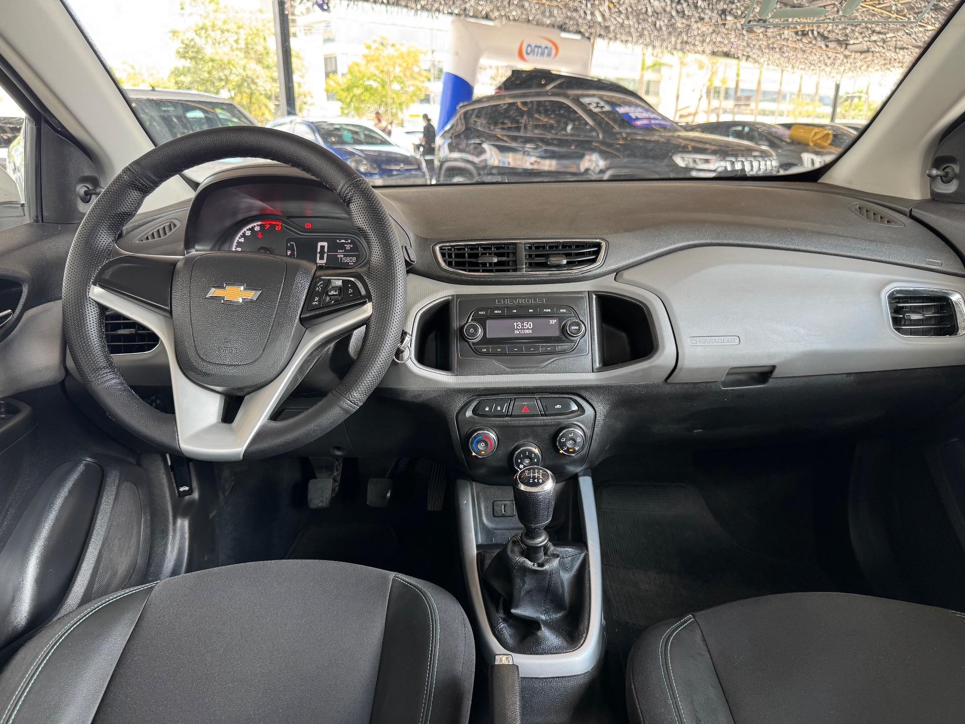 CHEVROLET Onix Hatch - Foto