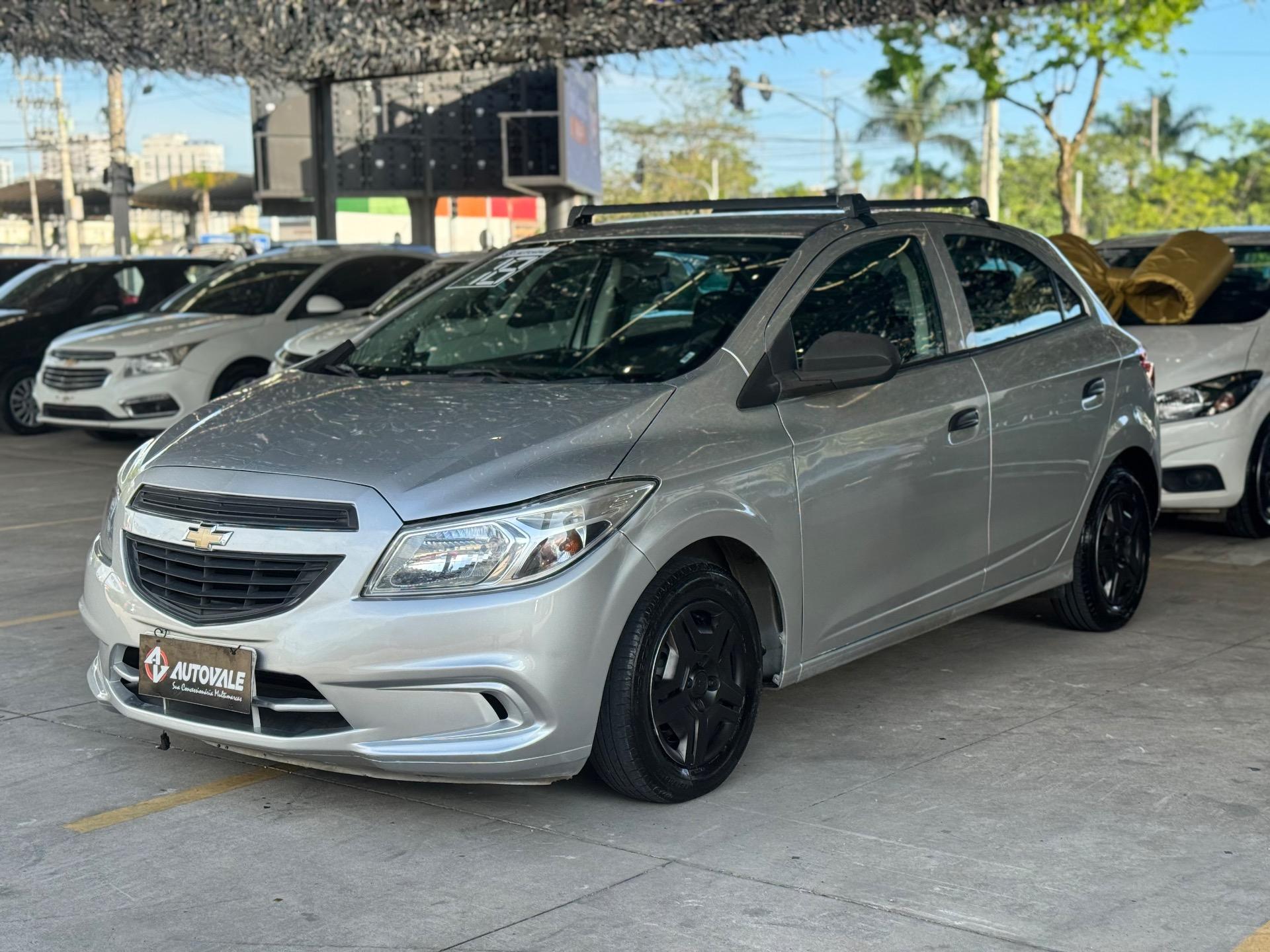 CHEVROLET Onix Hatch - Foto