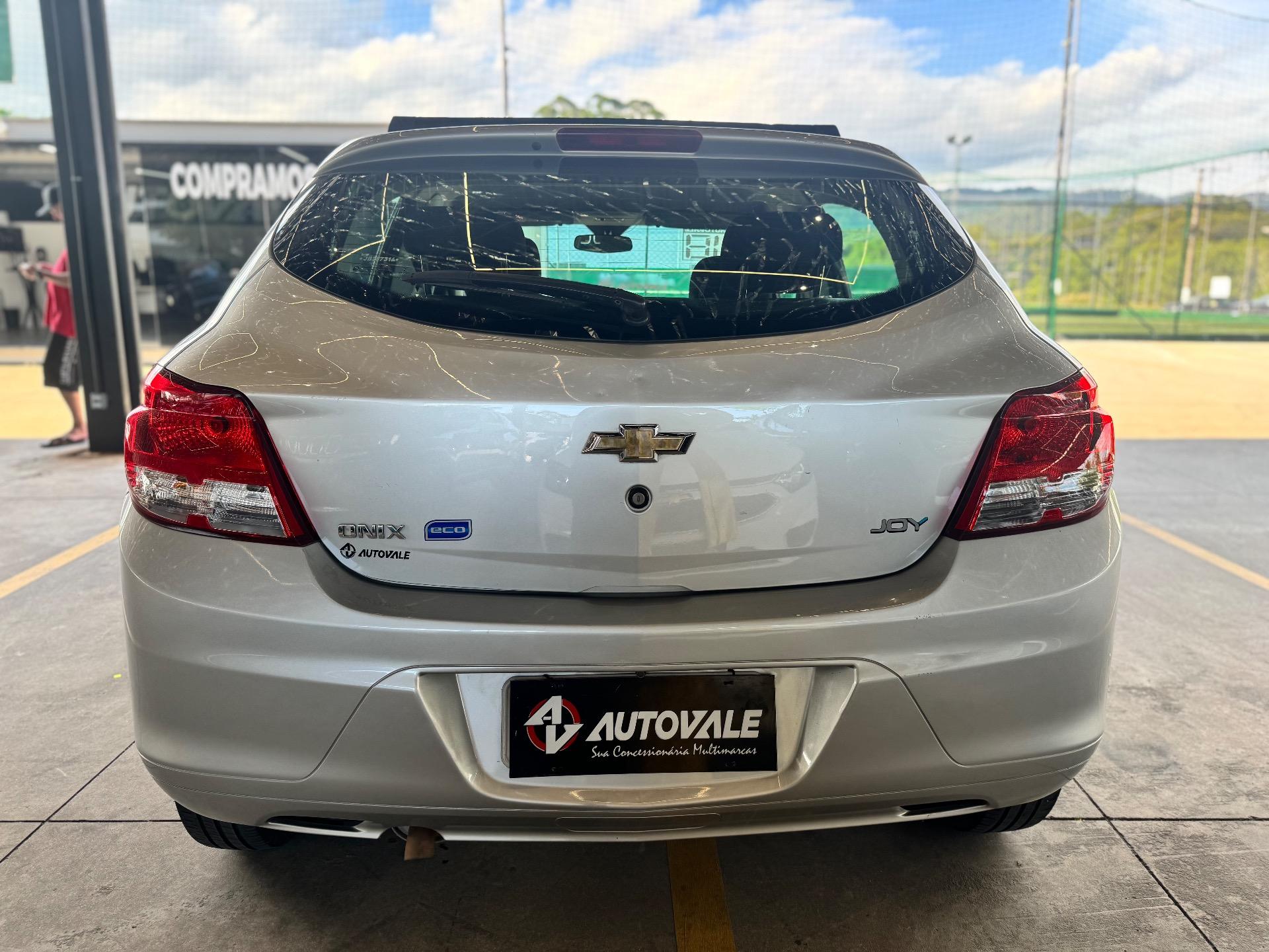 CHEVROLET Onix Hatch - Foto