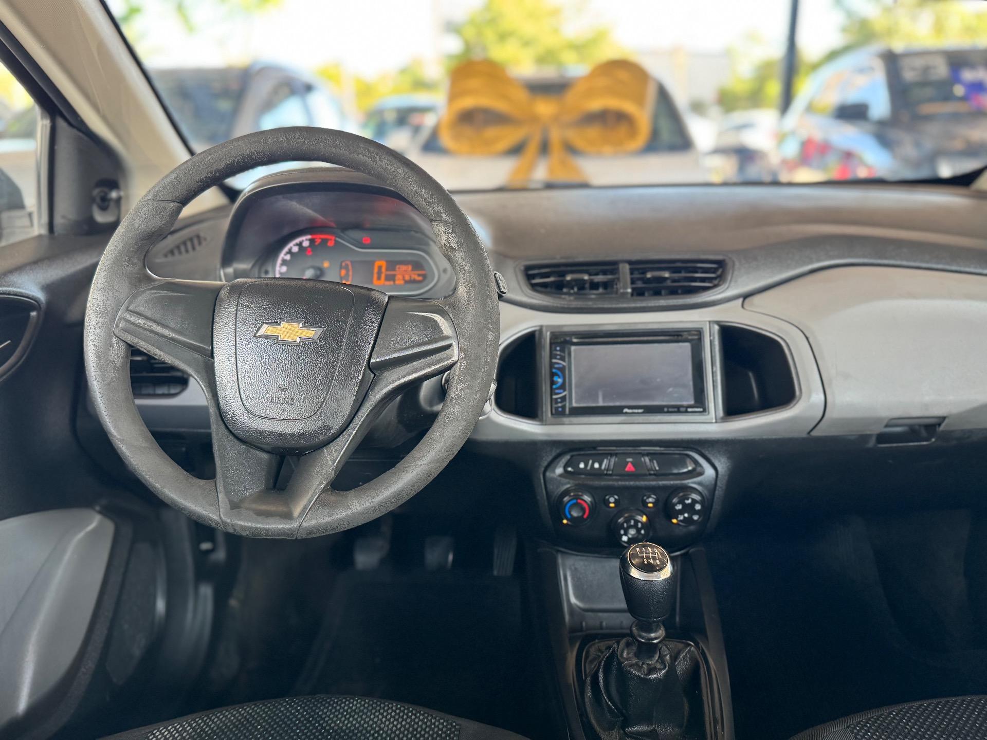 CHEVROLET Onix Hatch - Foto