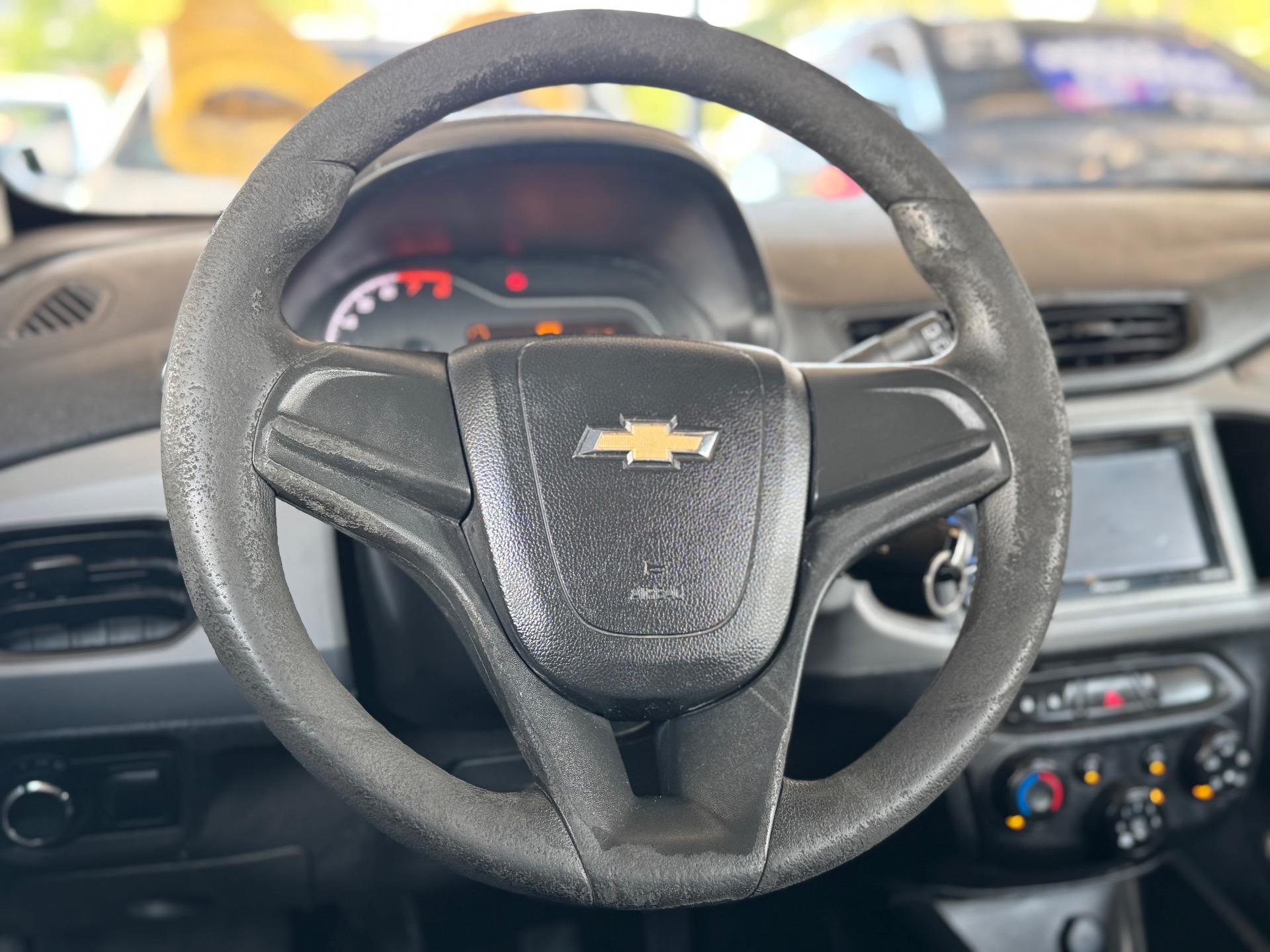 CHEVROLET Onix Hatch - Foto