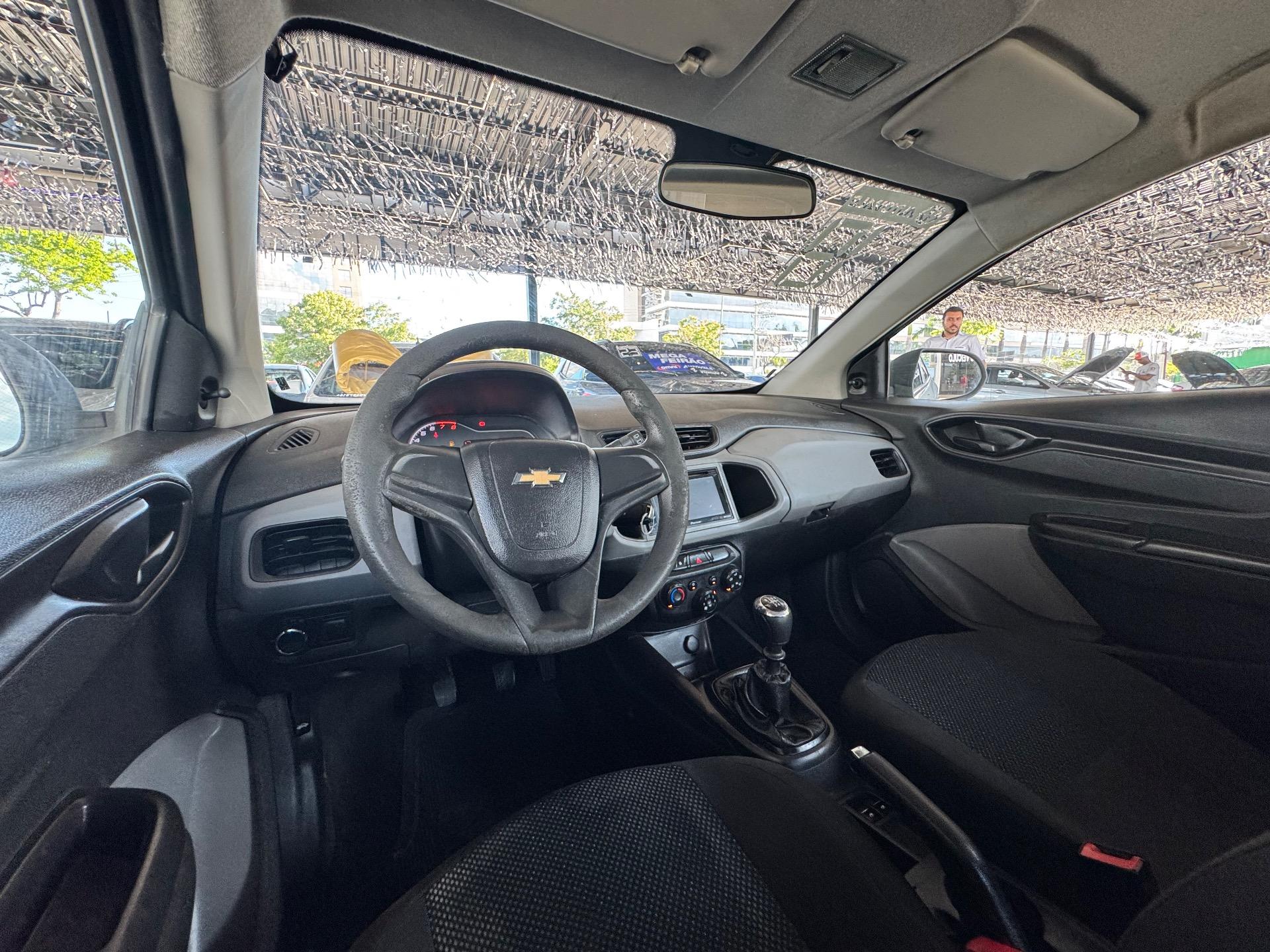 CHEVROLET Onix Hatch - Foto